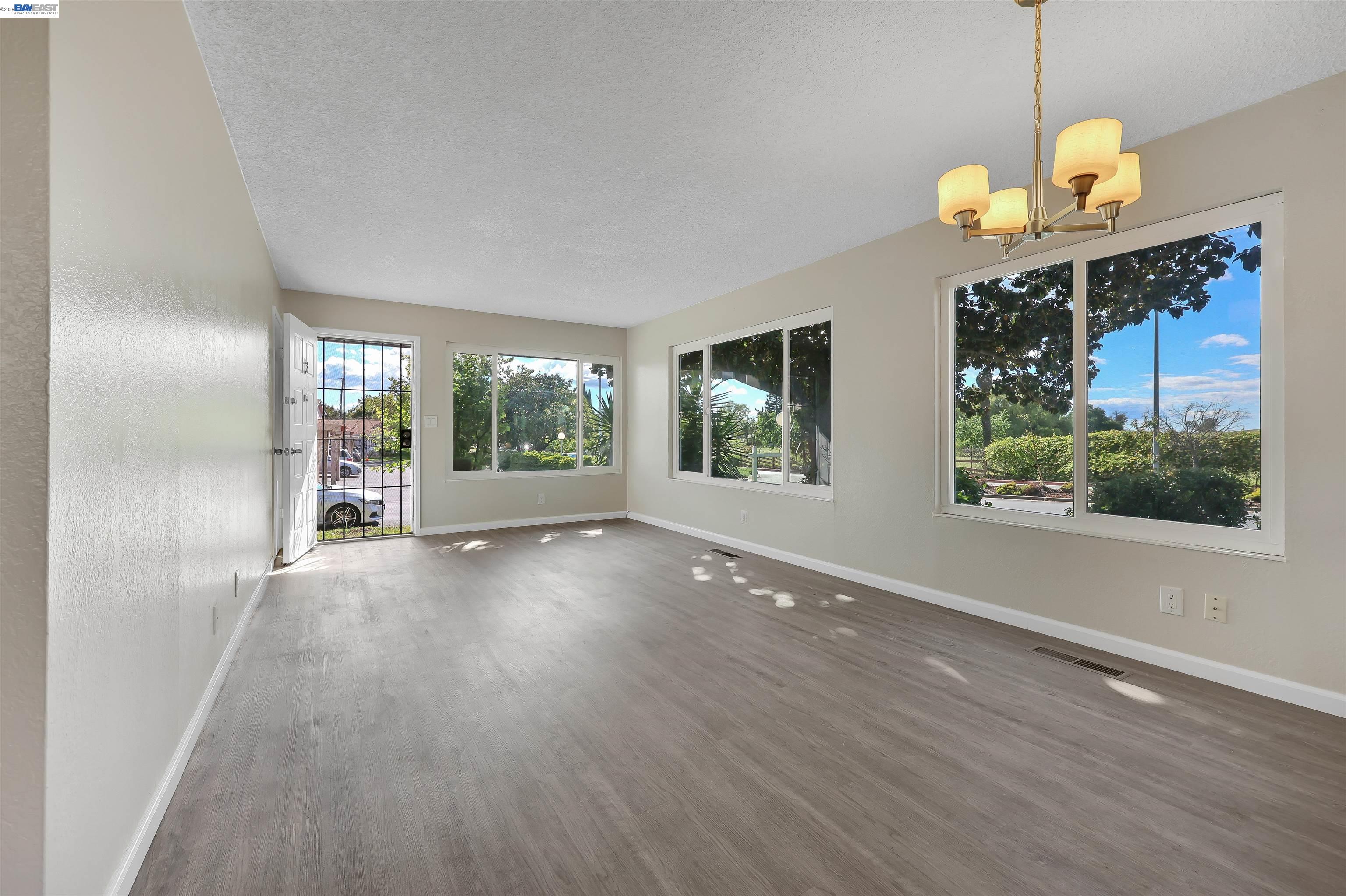 Photo #8: 41129731 Listing: Photo #8