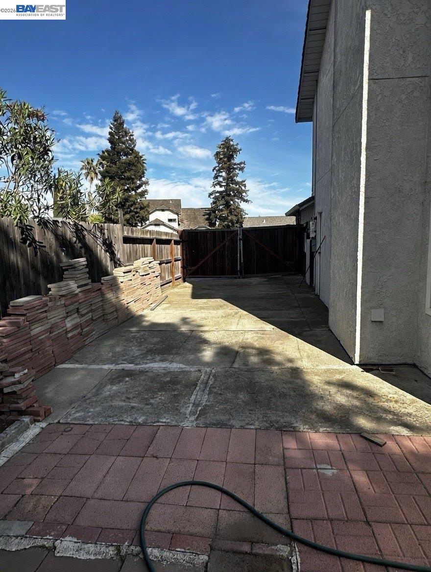 Detail Gallery Image 4 of 8 For 15055 Hollyhock Ct, Lathrop,  CA 95330 - 4 Beds | 2/1 Baths