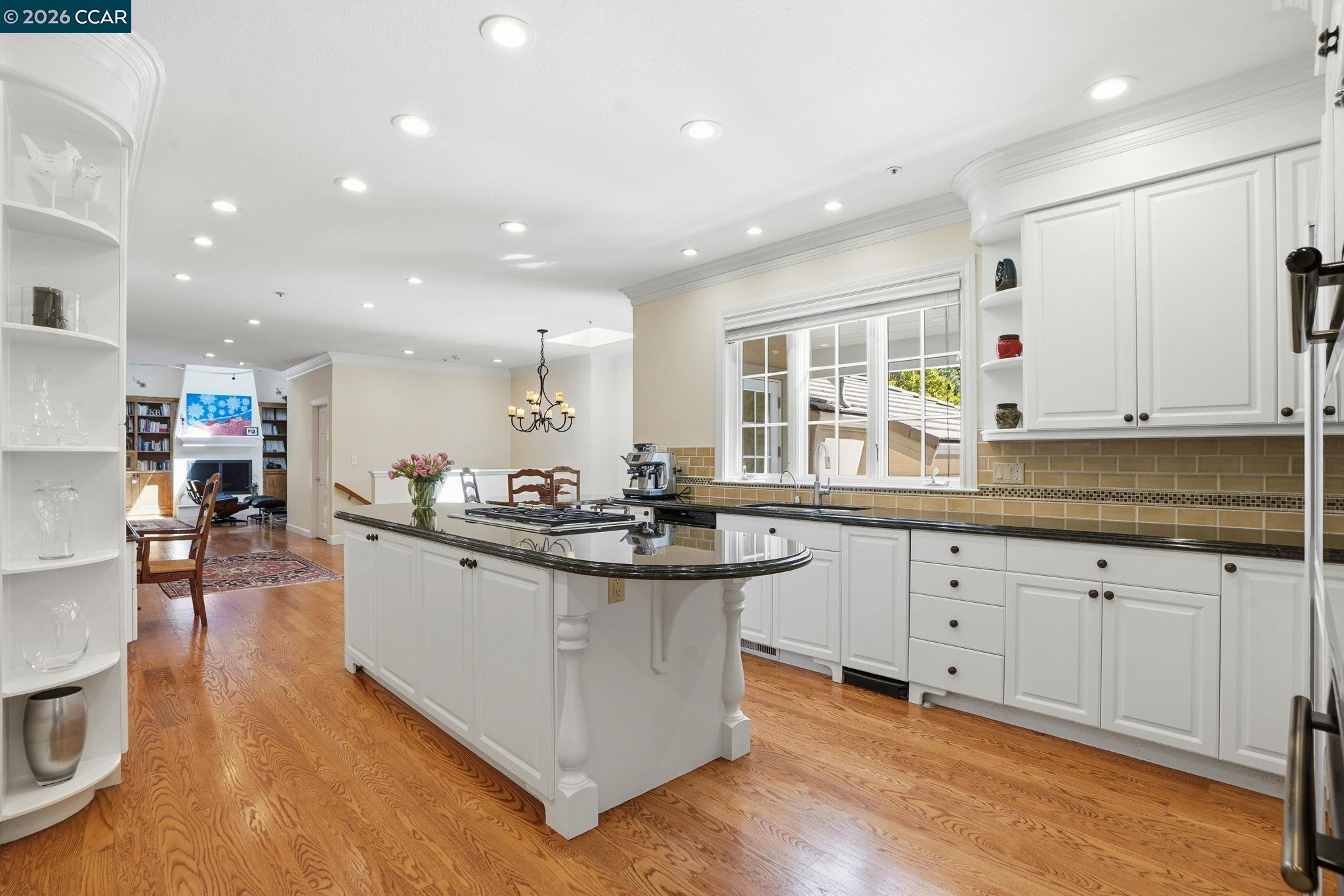 Detail Gallery Image 11 of 58 For 45 N Merrill Circle, Moraga,  CA 94556 - 4 Beds | 3/1 Baths