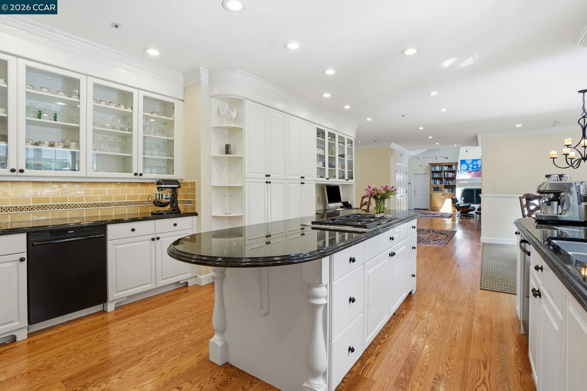 Detail Gallery Image 12 of 58 For 45 N Merrill Circle, Moraga,  CA 94556 - 4 Beds | 3/1 Baths