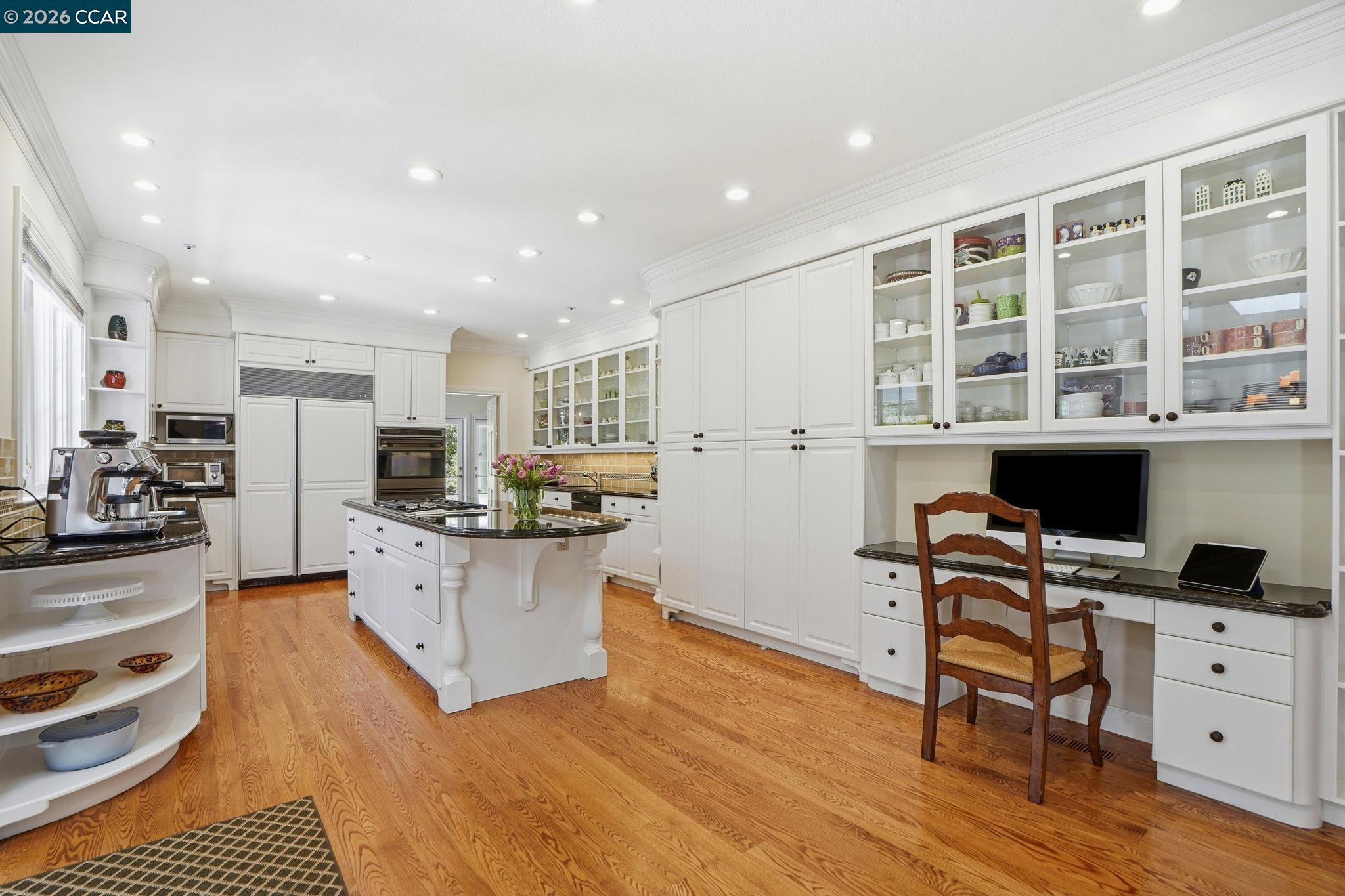 Detail Gallery Image 13 of 58 For 45 N Merrill Circle, Moraga,  CA 94556 - 4 Beds | 3/1 Baths