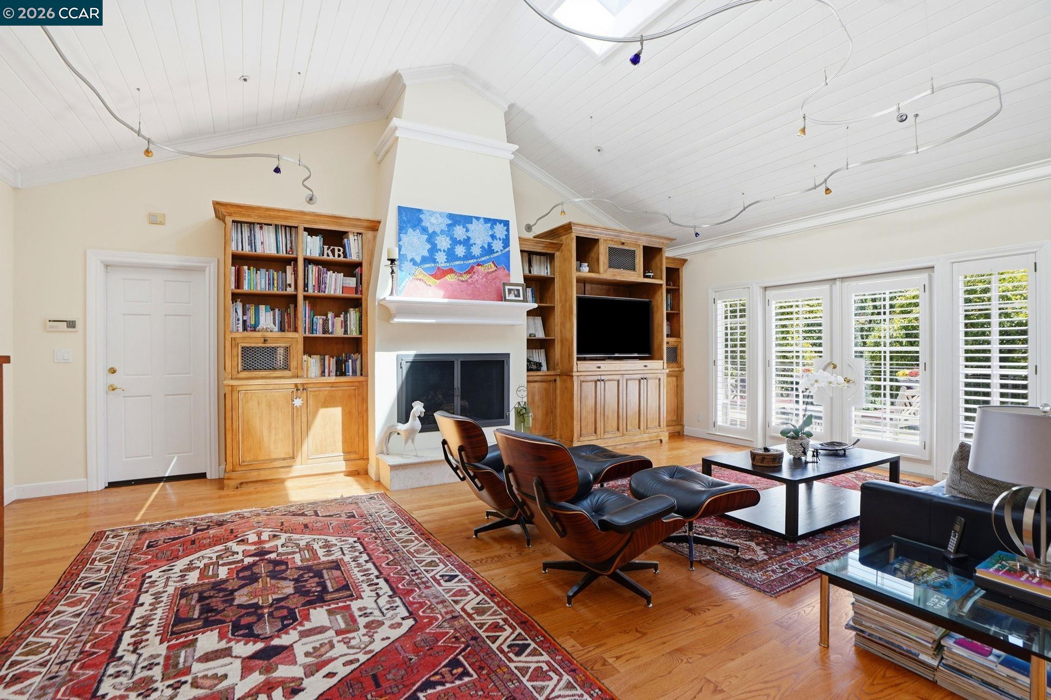 Detail Gallery Image 16 of 58 For 45 N Merrill Circle, Moraga,  CA 94556 - 4 Beds | 3/1 Baths