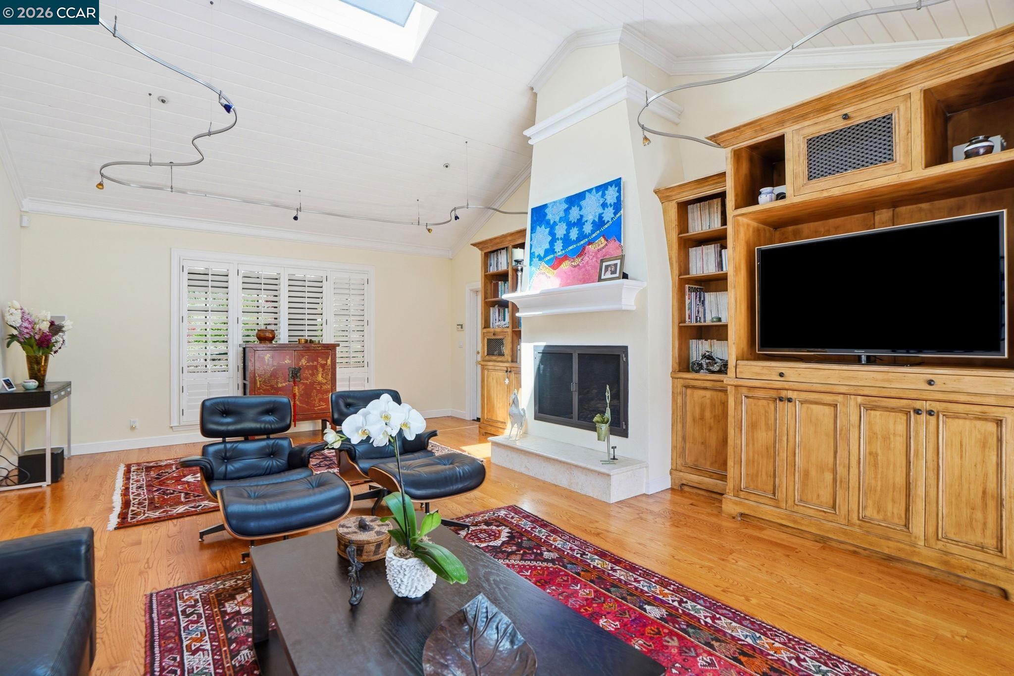 Detail Gallery Image 18 of 58 For 45 N Merrill Circle, Moraga,  CA 94556 - 4 Beds | 3/1 Baths