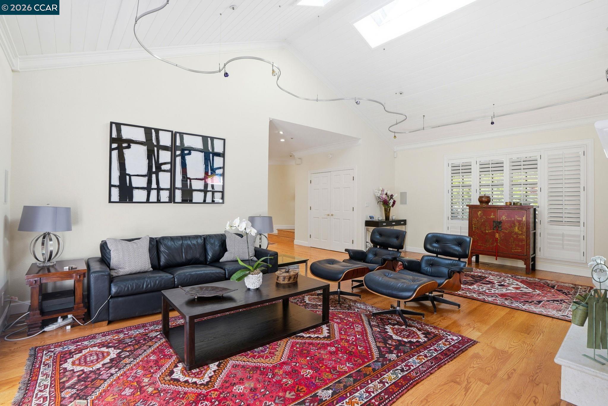 Detail Gallery Image 19 of 58 For 45 N Merrill Circle, Moraga,  CA 94556 - 4 Beds | 3/1 Baths