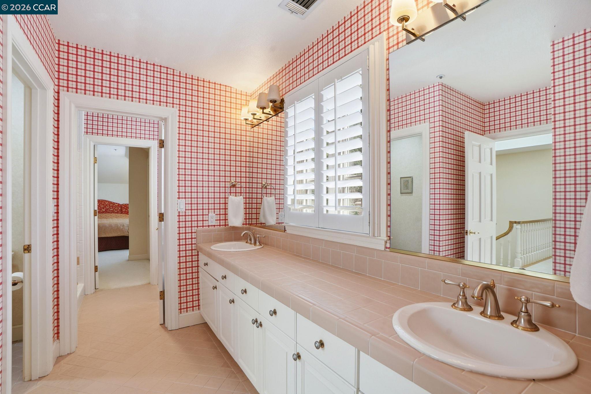 Detail Gallery Image 32 of 58 For 45 N Merrill Circle, Moraga,  CA 94556 - 4 Beds | 3/1 Baths