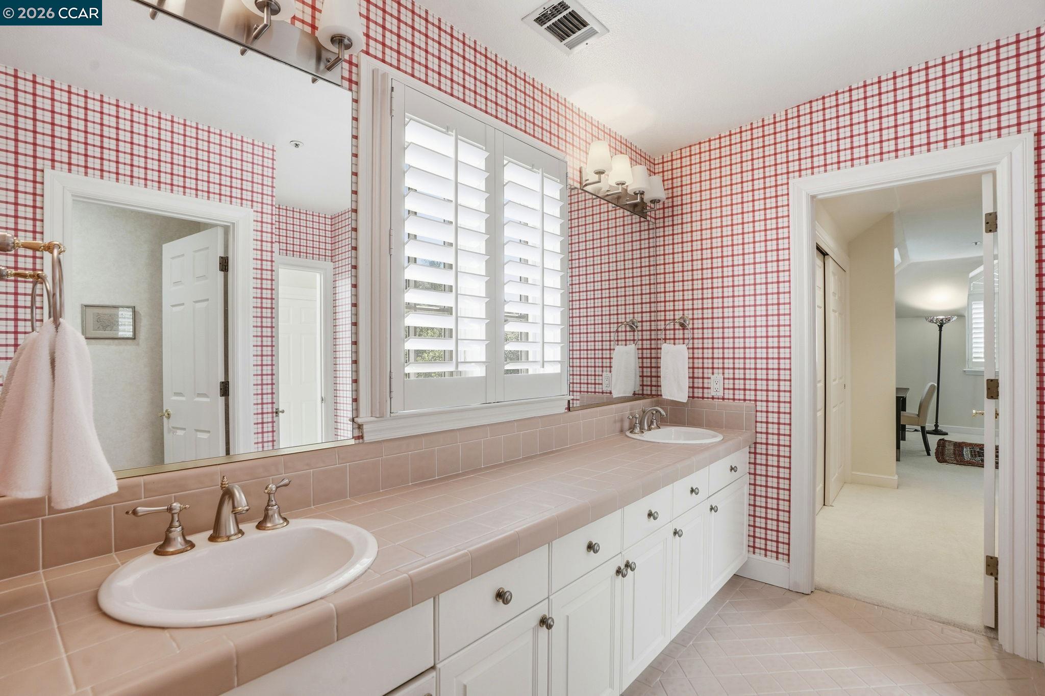 Detail Gallery Image 33 of 58 For 45 N Merrill Circle, Moraga,  CA 94556 - 4 Beds | 3/1 Baths