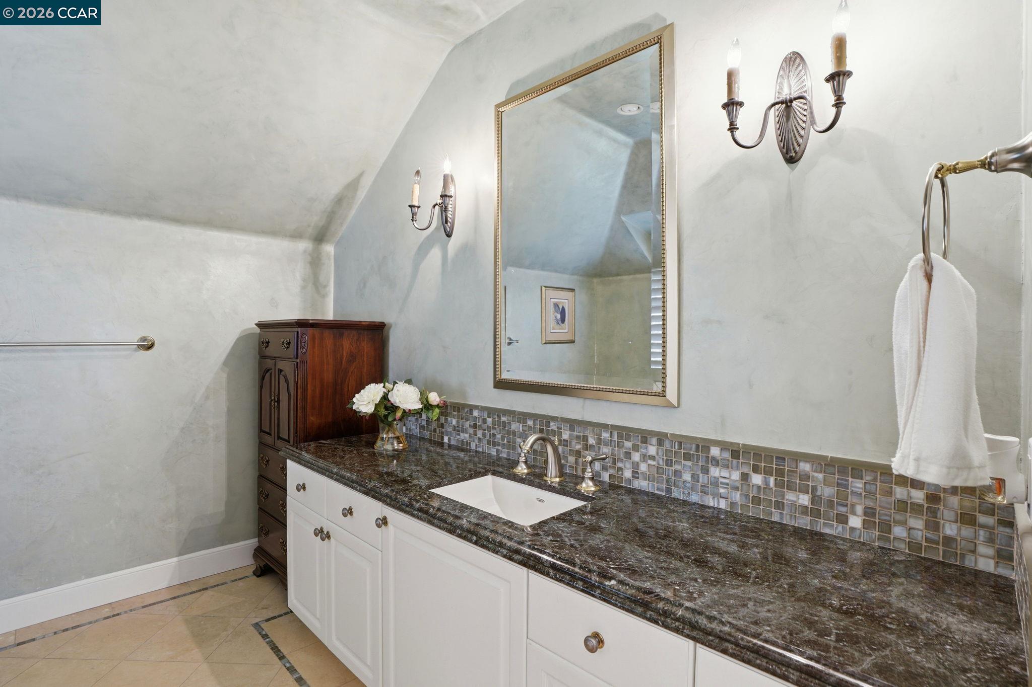 Detail Gallery Image 36 of 60 For 45 N Merrill Circle, Moraga,  CA 94556 - 4 Beds | 3/1 Baths