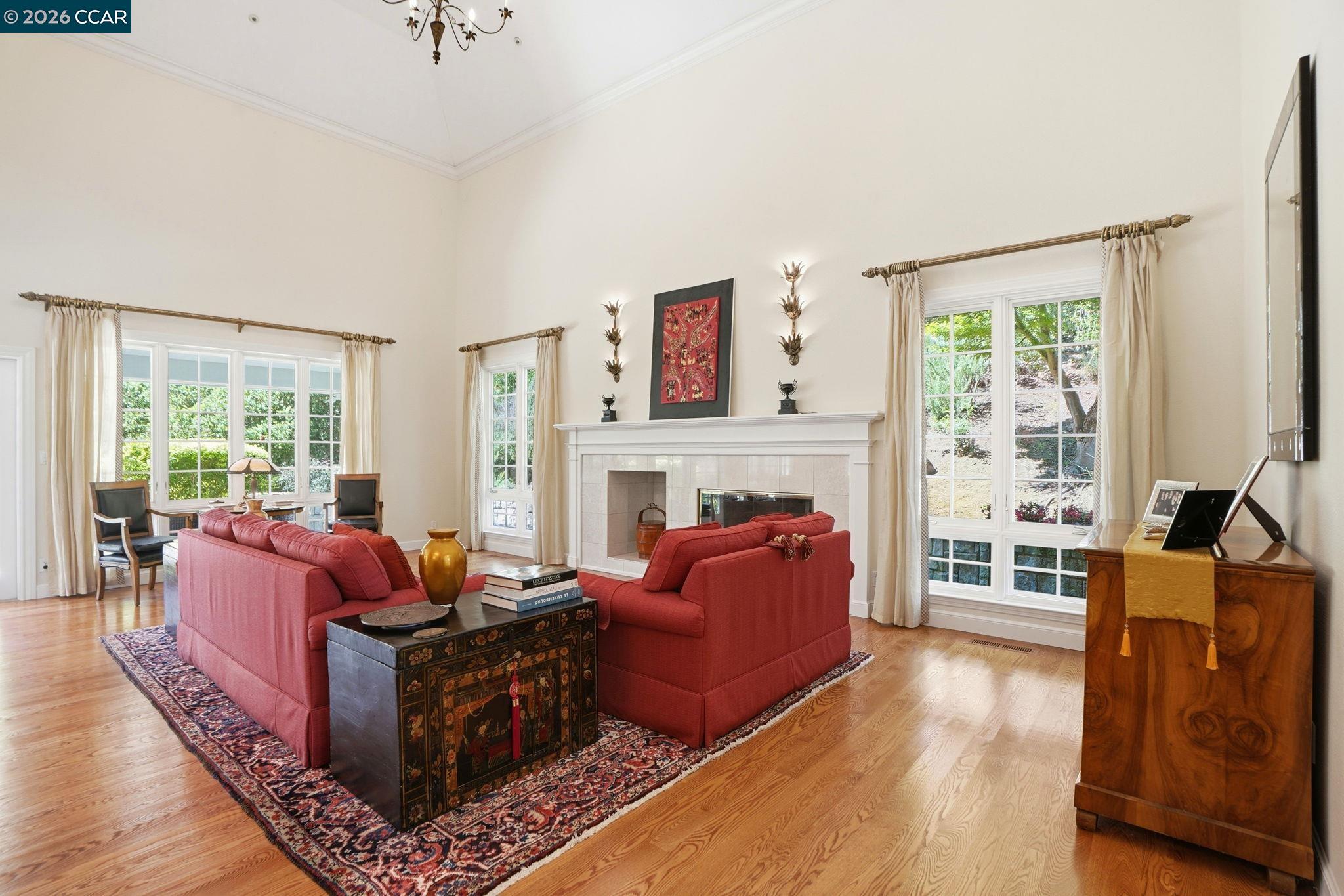 Detail Gallery Image 6 of 58 For 45 N Merrill Circle, Moraga,  CA 94556 - 4 Beds | 3/1 Baths