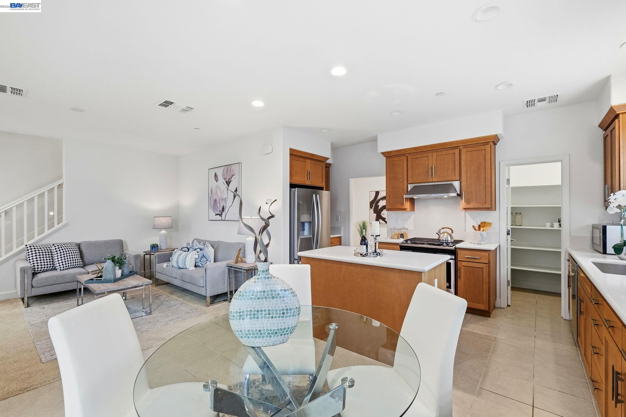 Detail Gallery Image 4 of 44 For 8553 Schooner Way, Newark,  CA 94560 - 4 Beds | 2/1 Baths