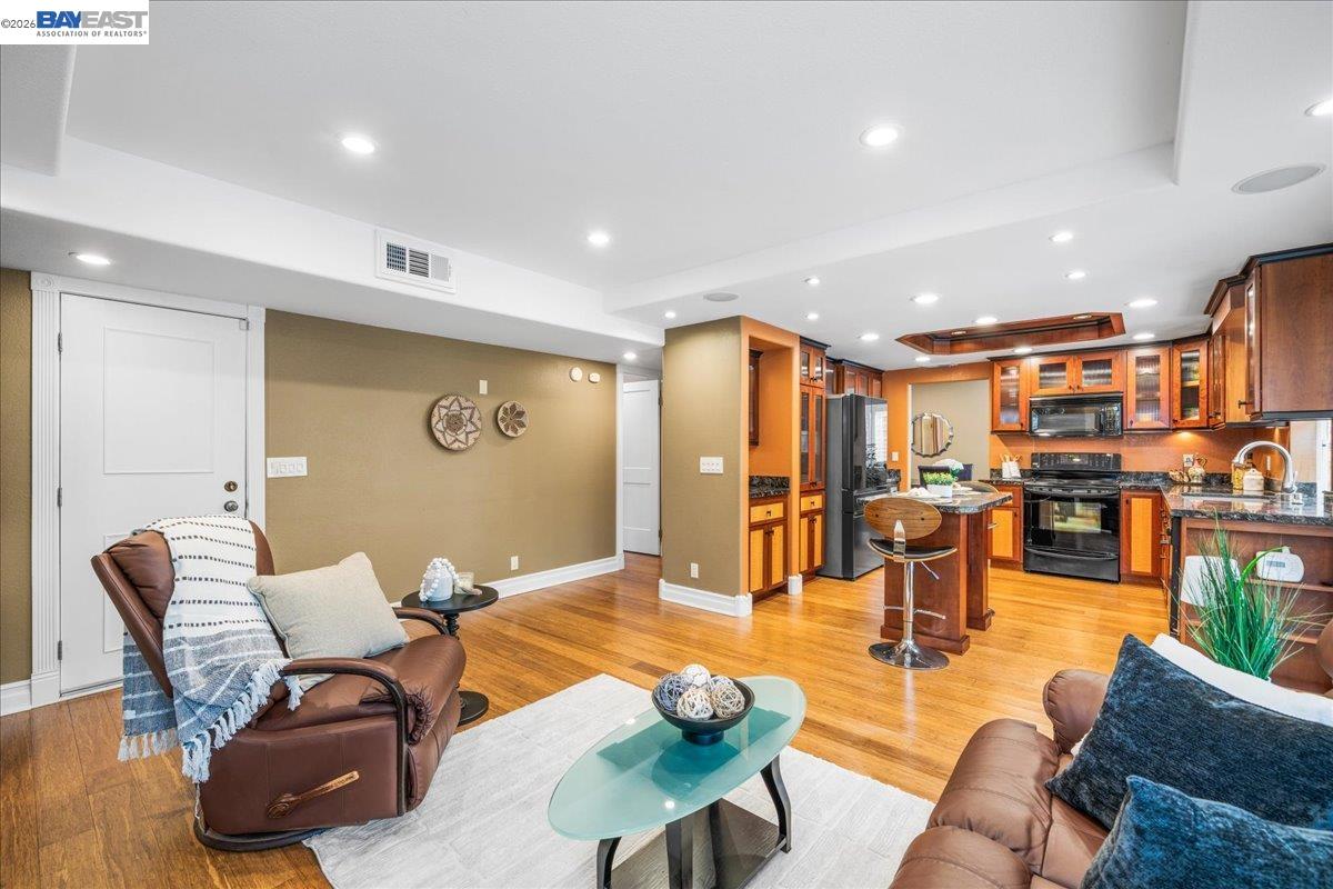 Detail Gallery Image 15 of 55 For 581 Tawny, Pleasanton,  CA 94566 - 4 Beds | 2 Baths