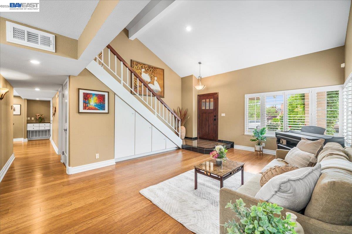 Detail Gallery Image 4 of 55 For 581 Tawny, Pleasanton,  CA 94566 - 4 Beds | 2 Baths