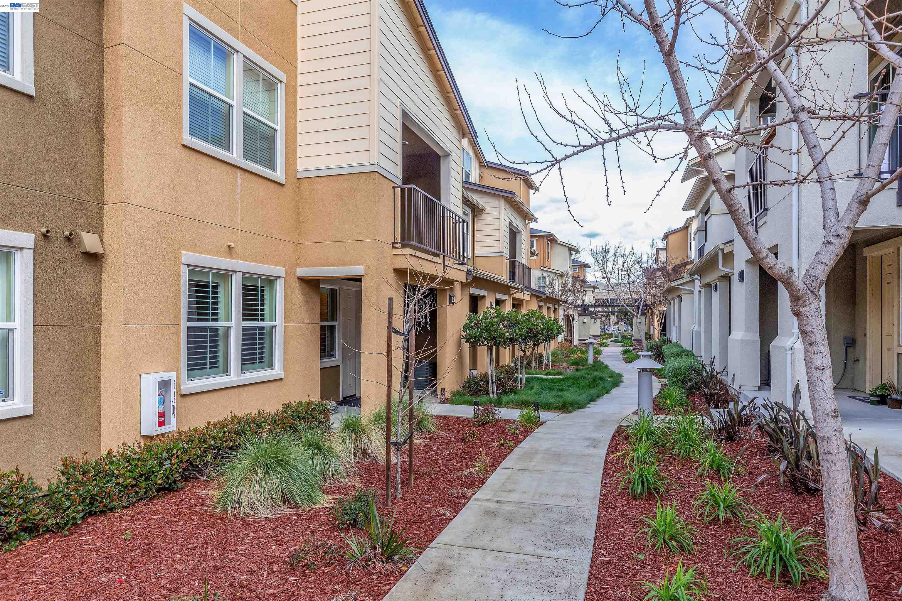 Detail Gallery Image 4 of 35 For 651 Elderberry Dr, Milpitas,  CA 95035 - 2 Beds | 2 Baths