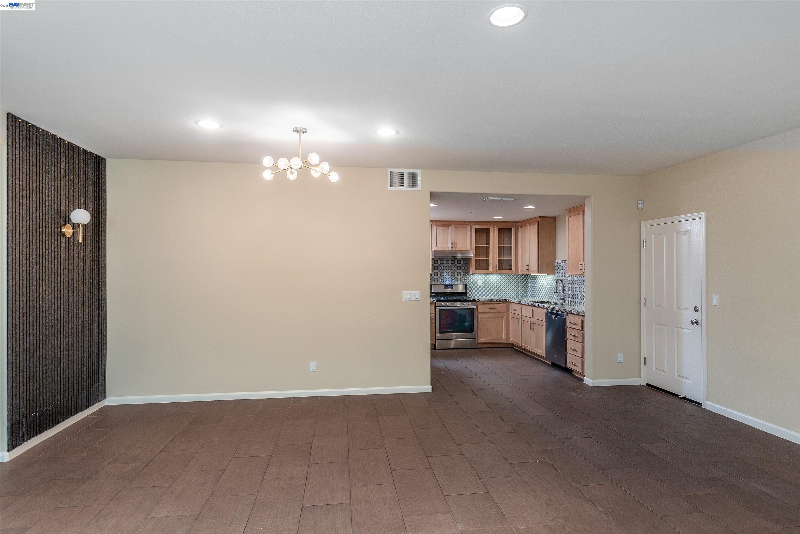 Detail Gallery Image 5 of 35 For 651 Elderberry Dr, Milpitas,  CA 95035 - 2 Beds | 2 Baths