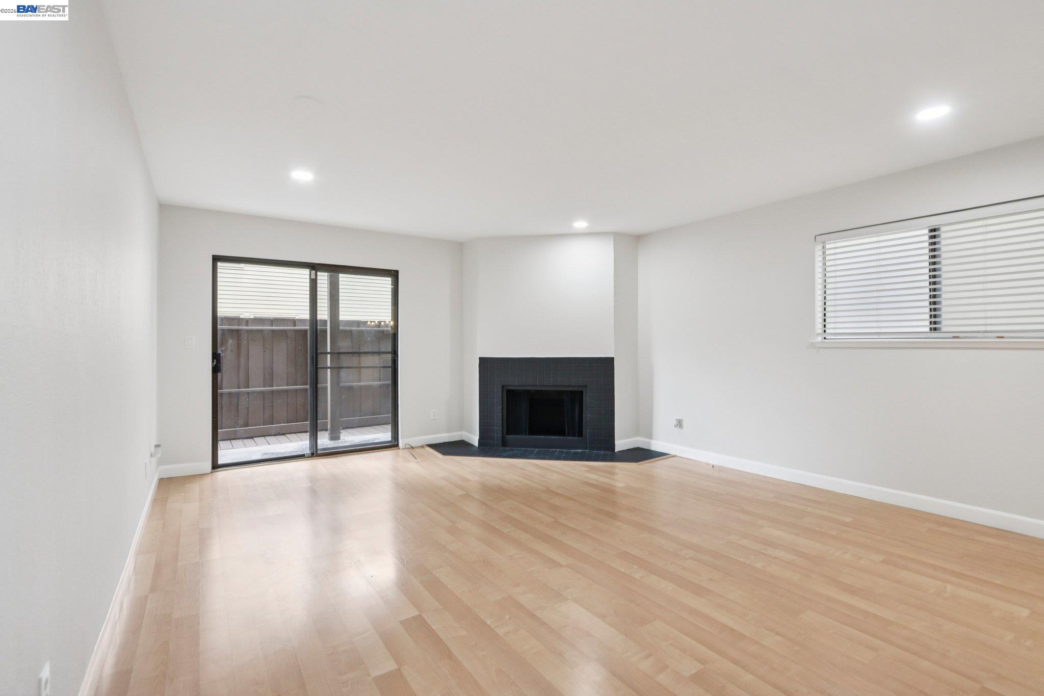 Photo #3: 41129762 Listing: Photo #3