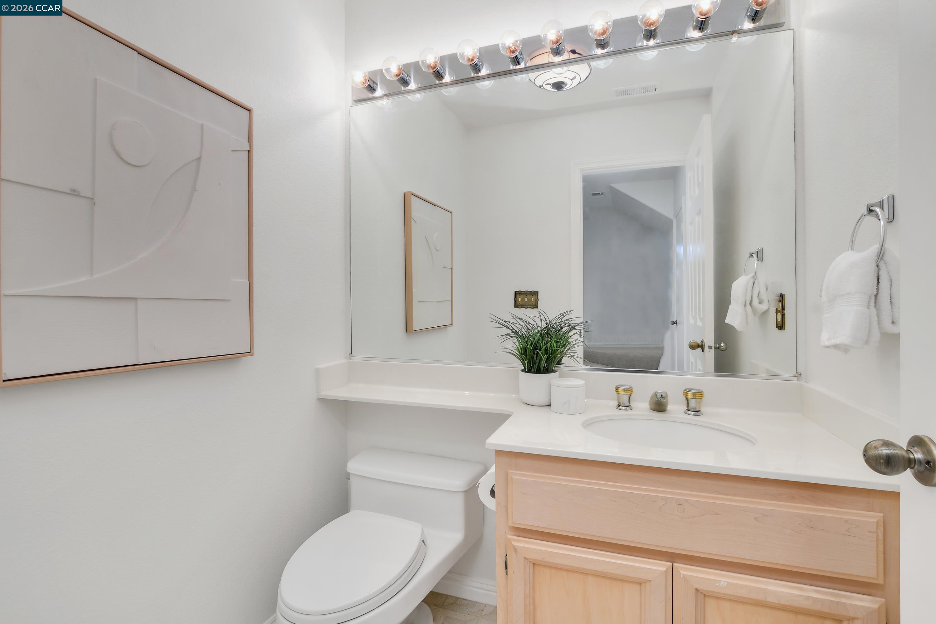 Detail Gallery Image 13 of 46 For 508 Valley View Court, Martinez,  CA 94553-3562 - 3 Beds | 2/1 Baths