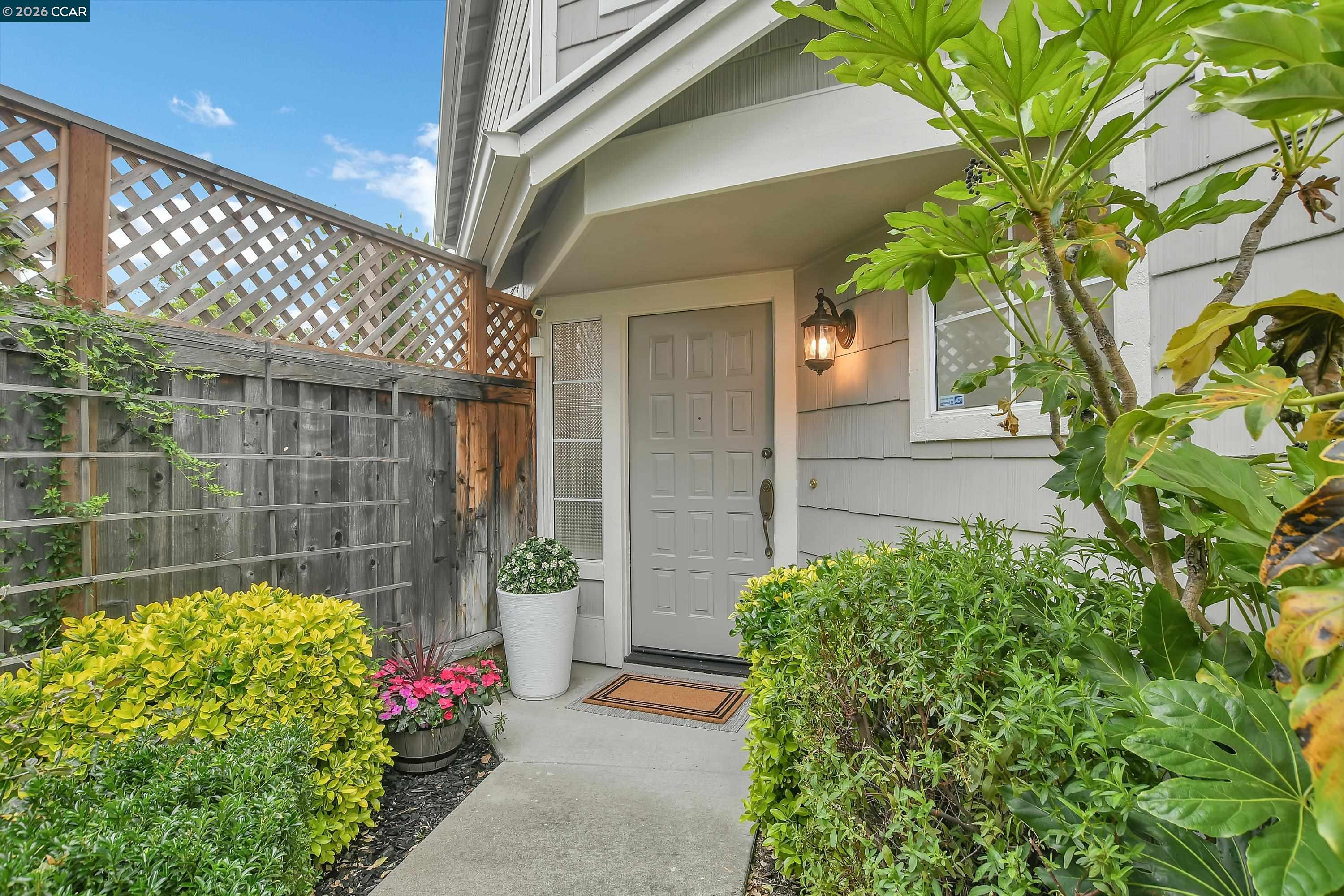 Detail Gallery Image 3 of 46 For 508 Valley View Court, Martinez,  CA 94553-3562 - 3 Beds | 2/1 Baths