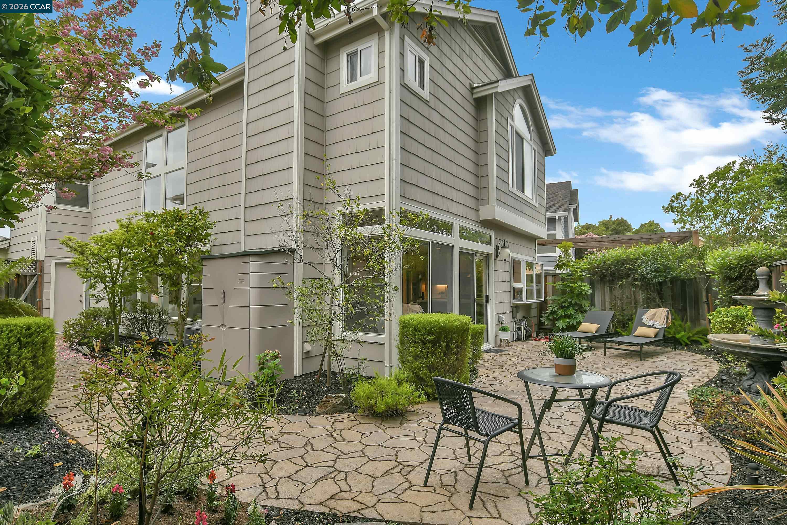 Detail Gallery Image 26 of 46 For 508 Valley View Court, Martinez,  CA 94553-3562 - 3 Beds | 2/1 Baths