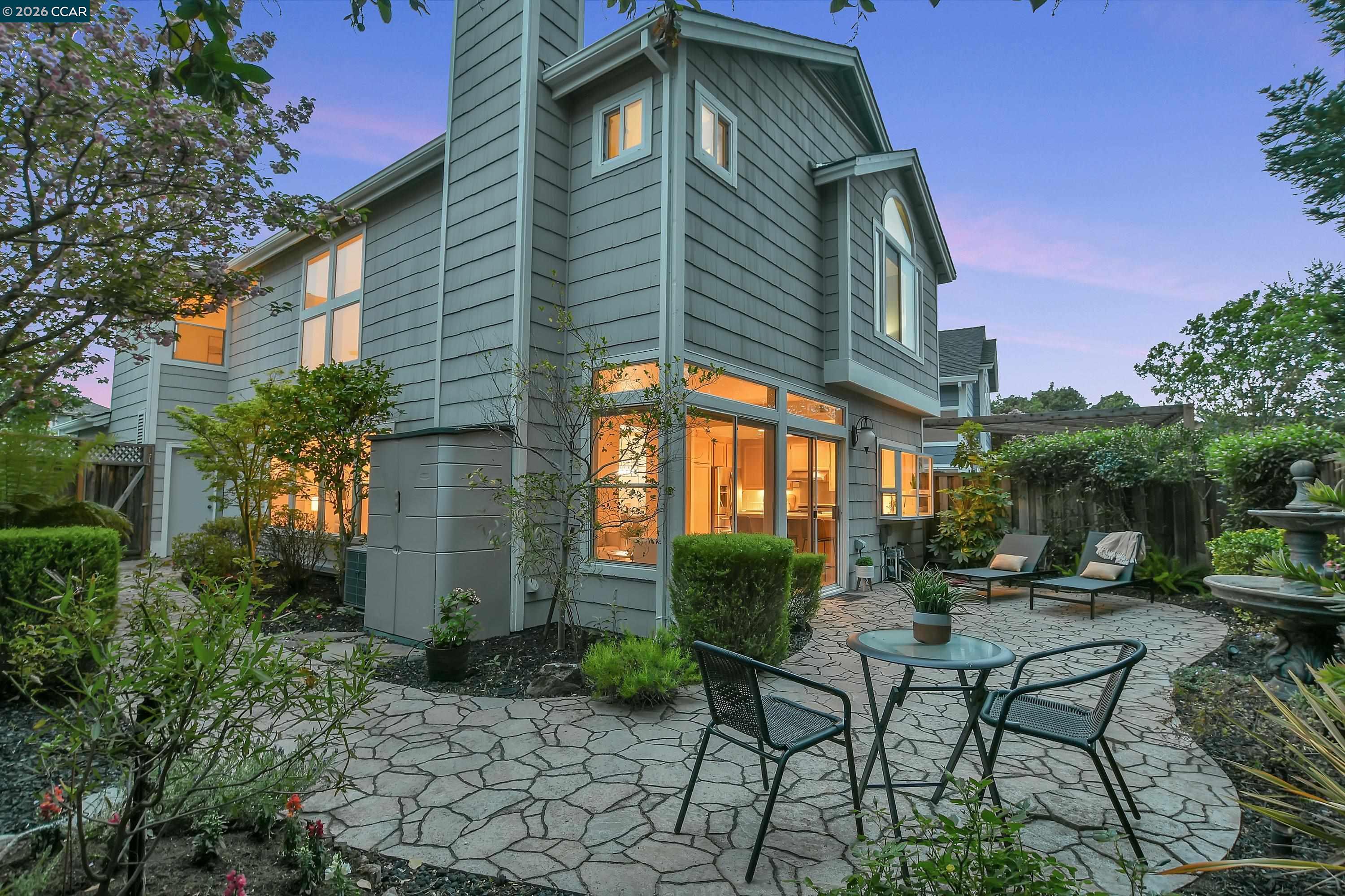 Detail Gallery Image 27 of 46 For 508 Valley View Court, Martinez,  CA 94553-3562 - 3 Beds | 2/1 Baths