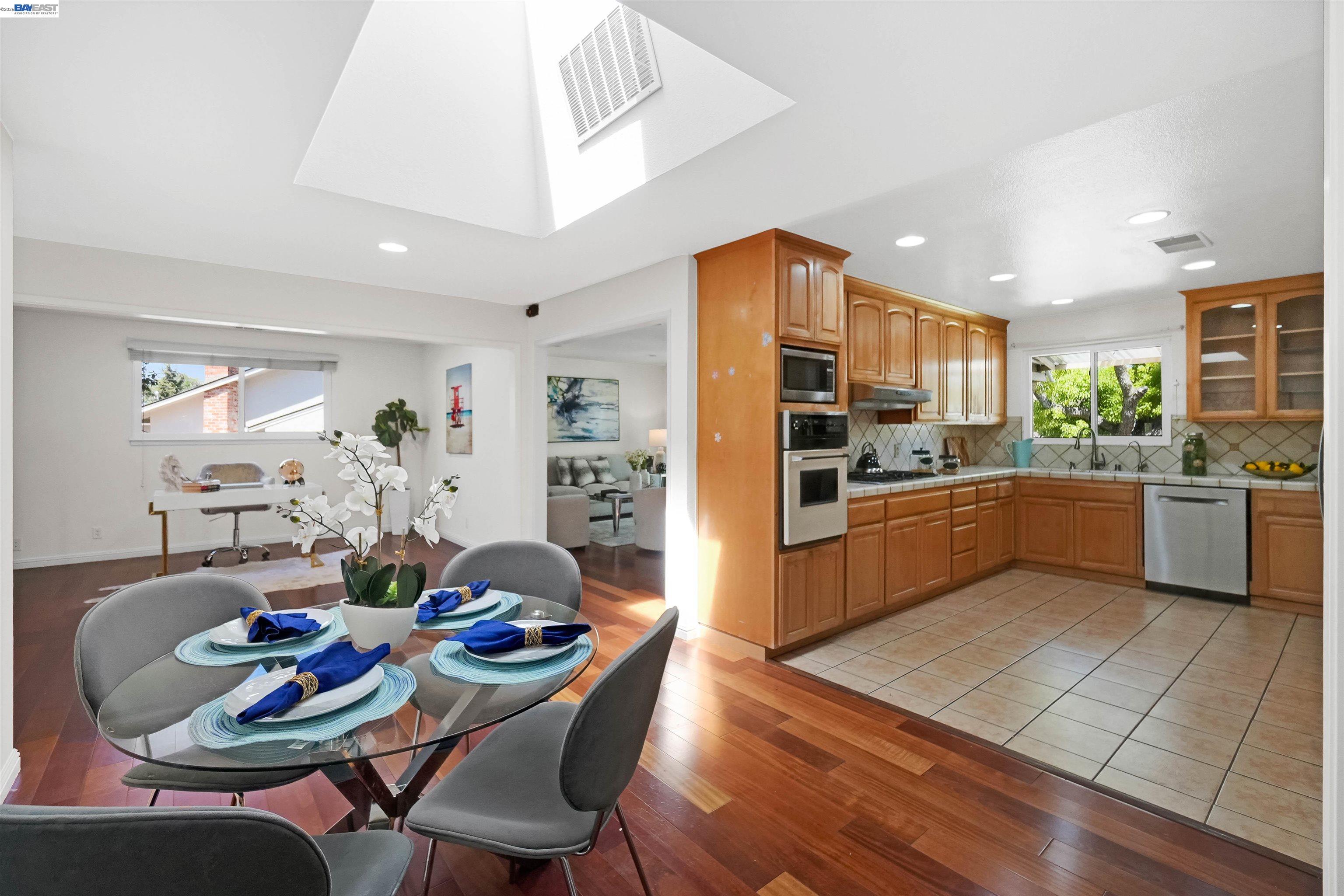 Detail Gallery Image 15 of 75 For 2076 Mento Dr, Fremont,  CA 94539 - 5 Beds | 4 Baths