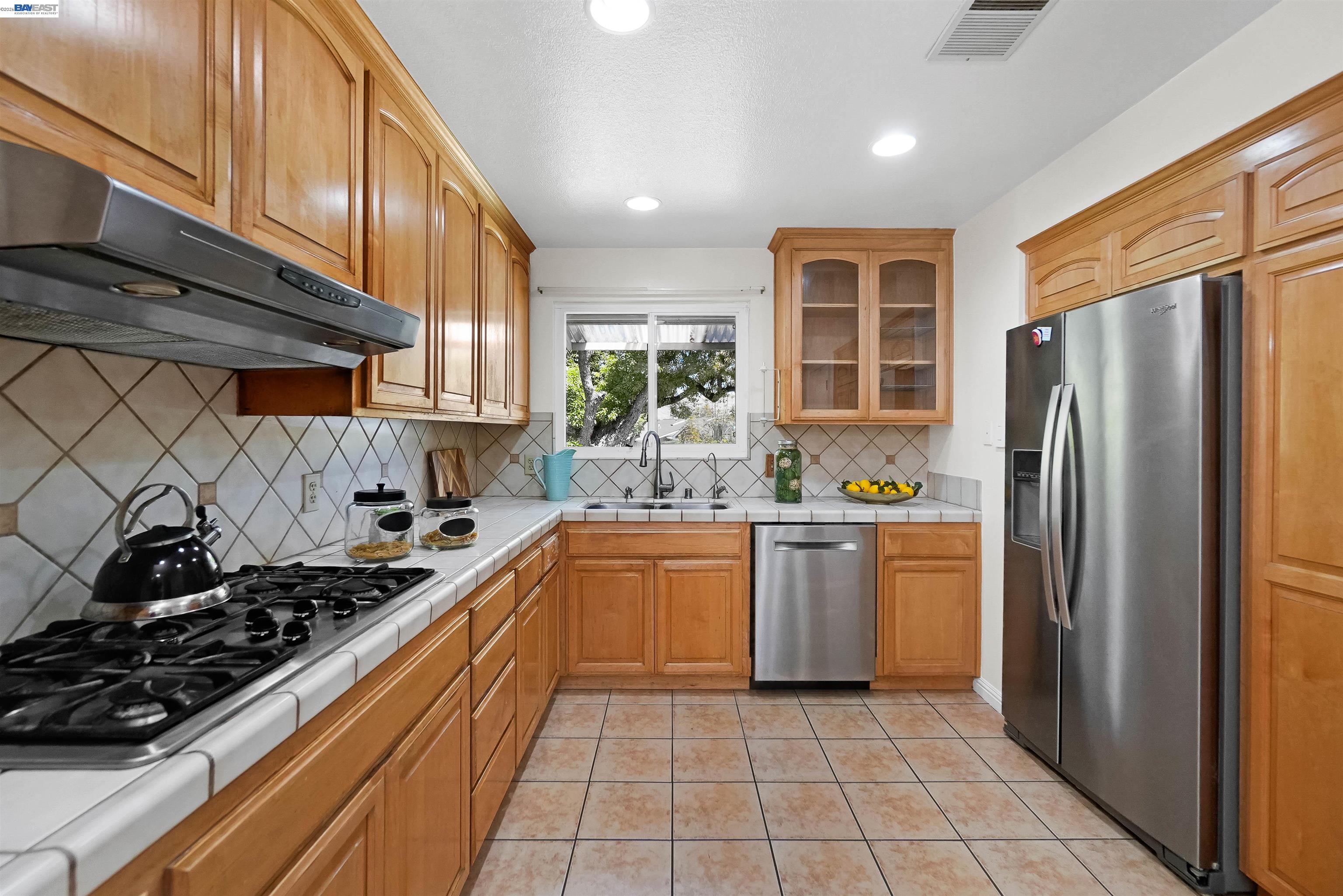 Detail Gallery Image 18 of 75 For 2076 Mento Dr, Fremont,  CA 94539 - 5 Beds | 4 Baths