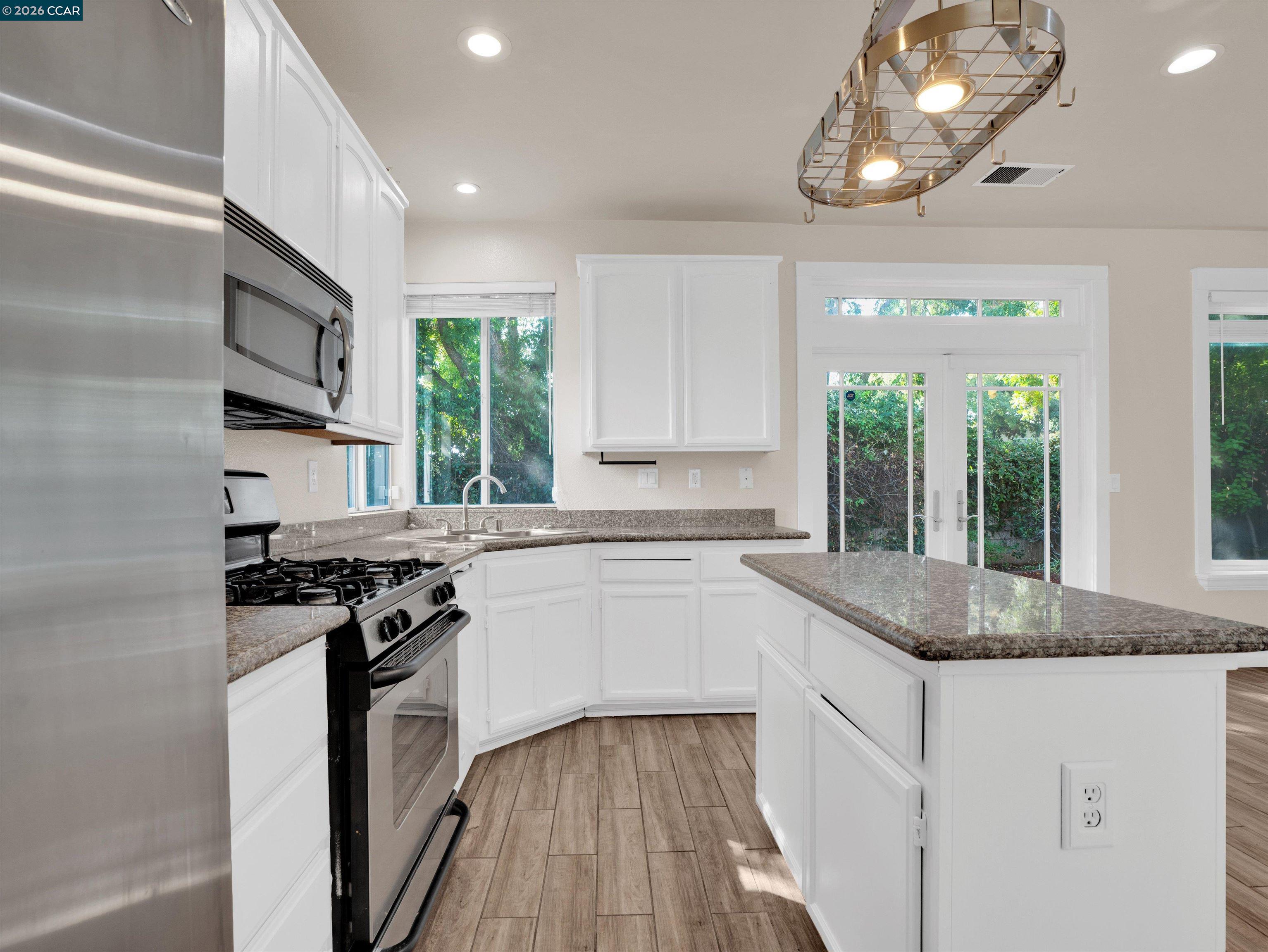 Detail Gallery Image 11 of 33 For 1015 Dellwood Ct, Brentwood,  CA 94513 - 3 Beds | 2/1 Baths