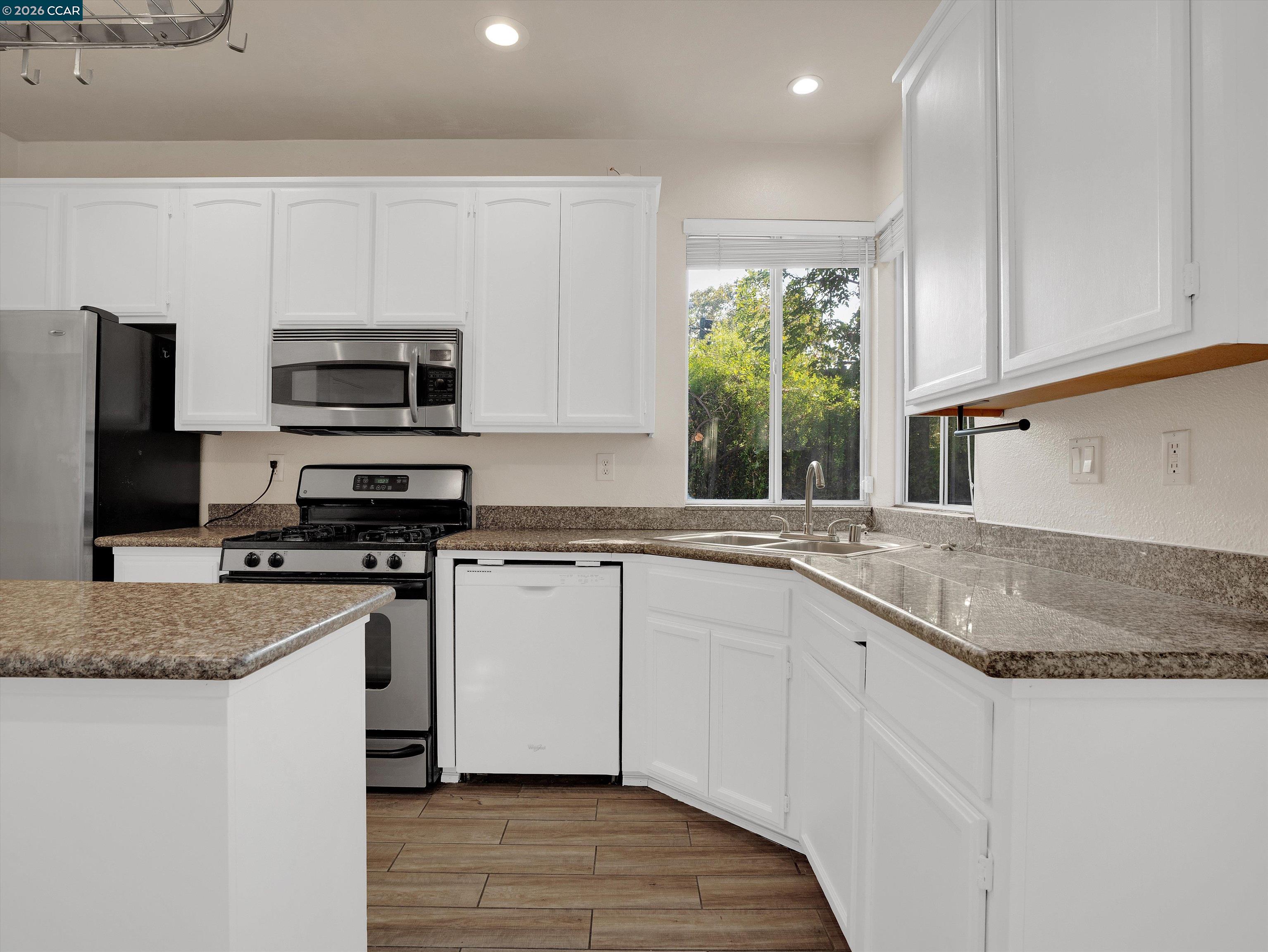 Detail Gallery Image 12 of 33 For 1015 Dellwood Ct, Brentwood,  CA 94513 - 3 Beds | 2/1 Baths