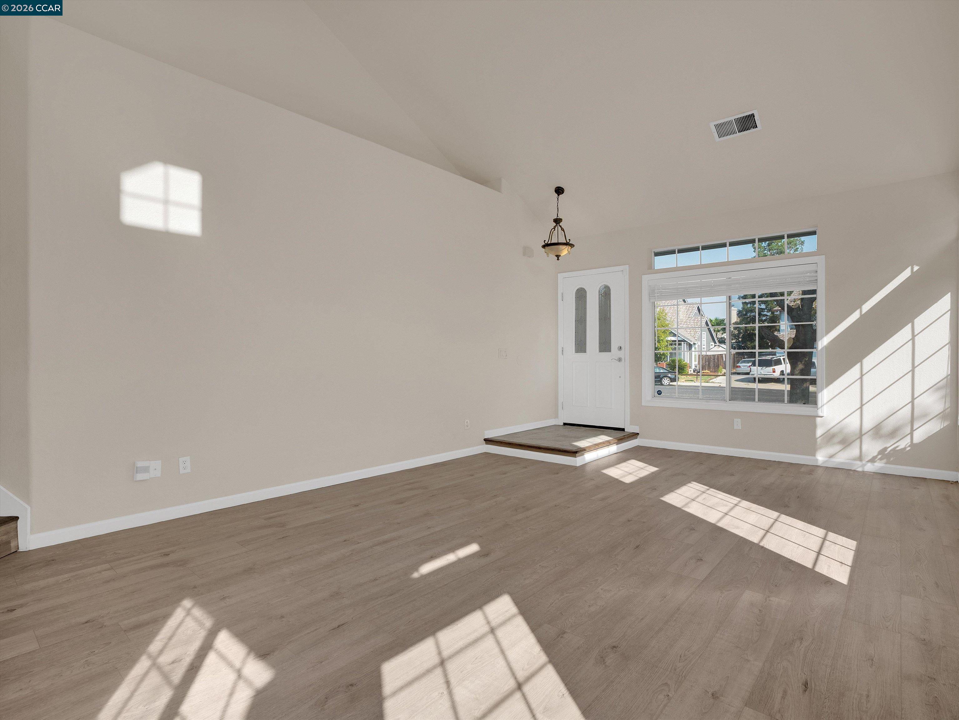 Detail Gallery Image 5 of 33 For 1015 Dellwood Ct, Brentwood,  CA 94513 - 3 Beds | 2/1 Baths