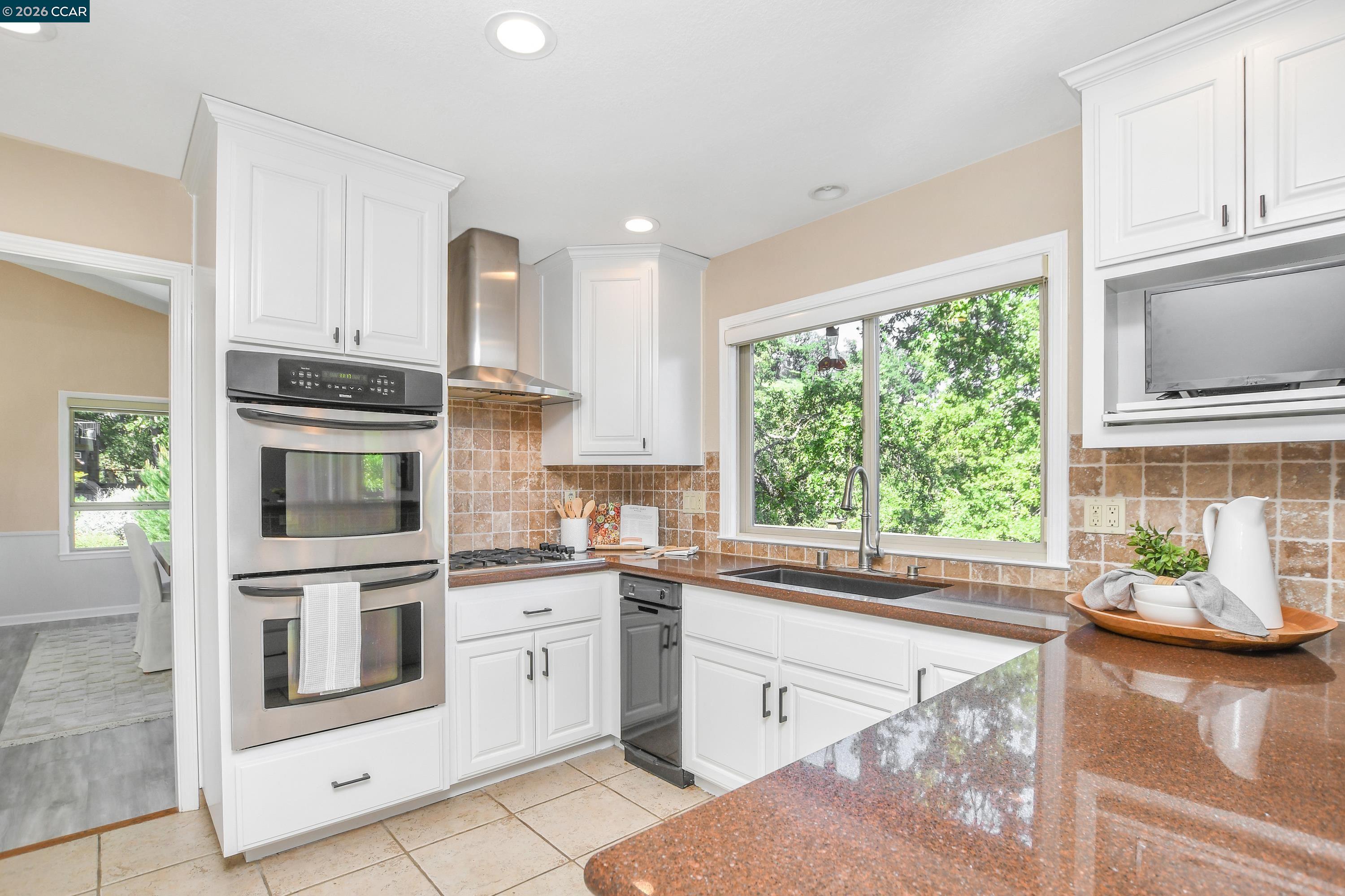 Detail Gallery Image 15 of 59 For 975 Calle Verde, Martinez,  CA 94553 - 4 Beds | 2/1 Baths