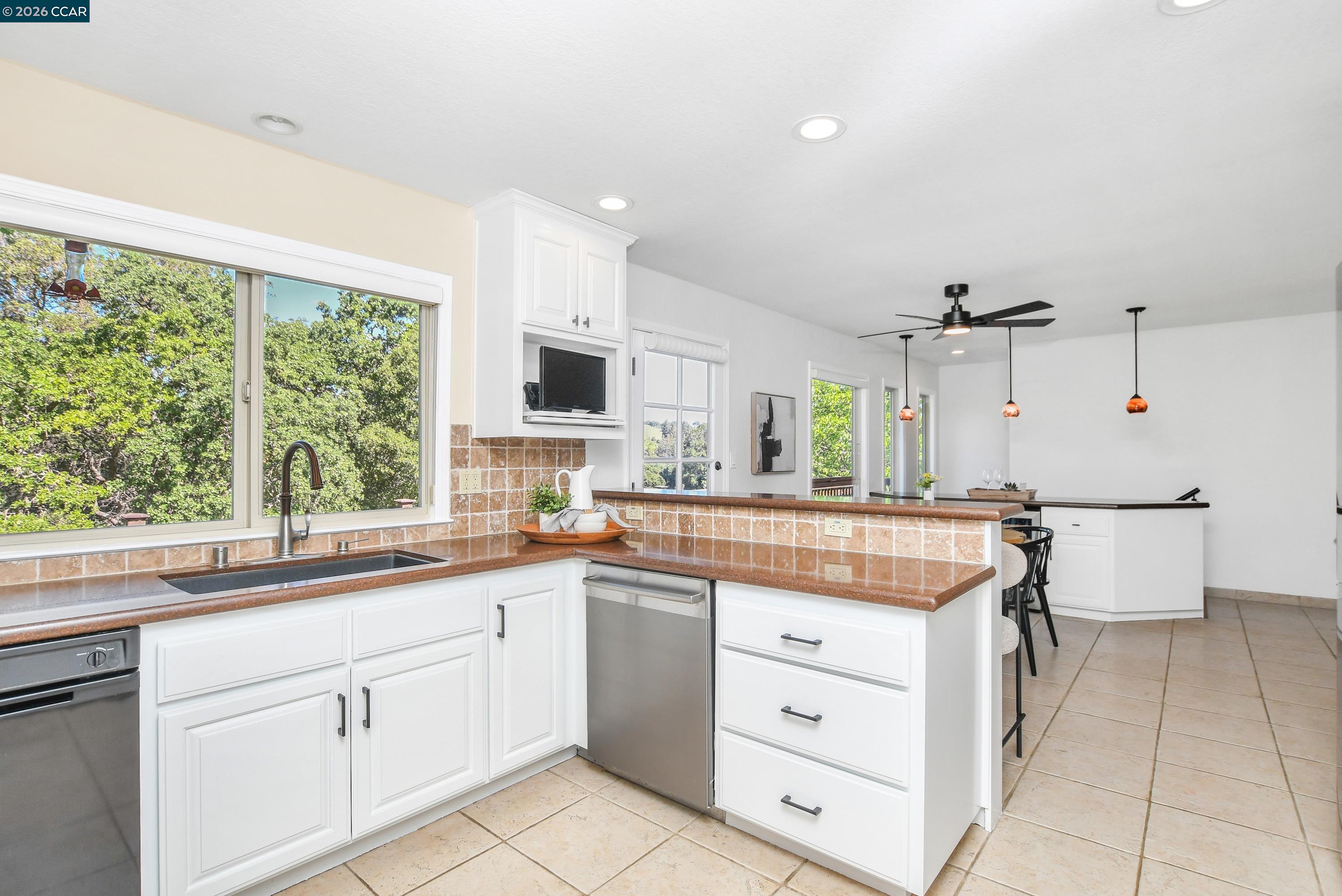 Detail Gallery Image 16 of 59 For 975 Calle Verde, Martinez,  CA 94553 - 4 Beds | 2/1 Baths
