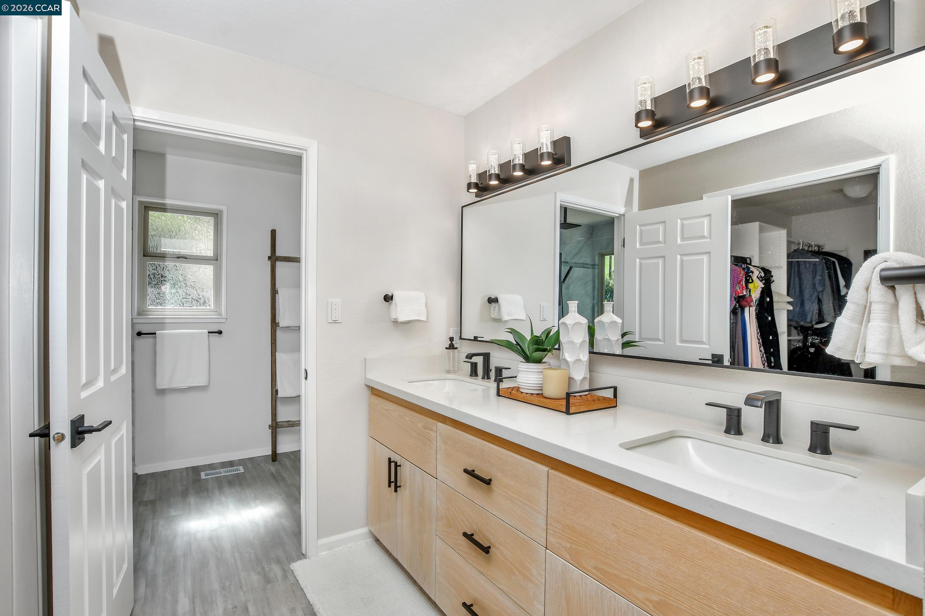 Detail Gallery Image 23 of 59 For 975 Calle Verde, Martinez,  CA 94553 - 4 Beds | 2/1 Baths