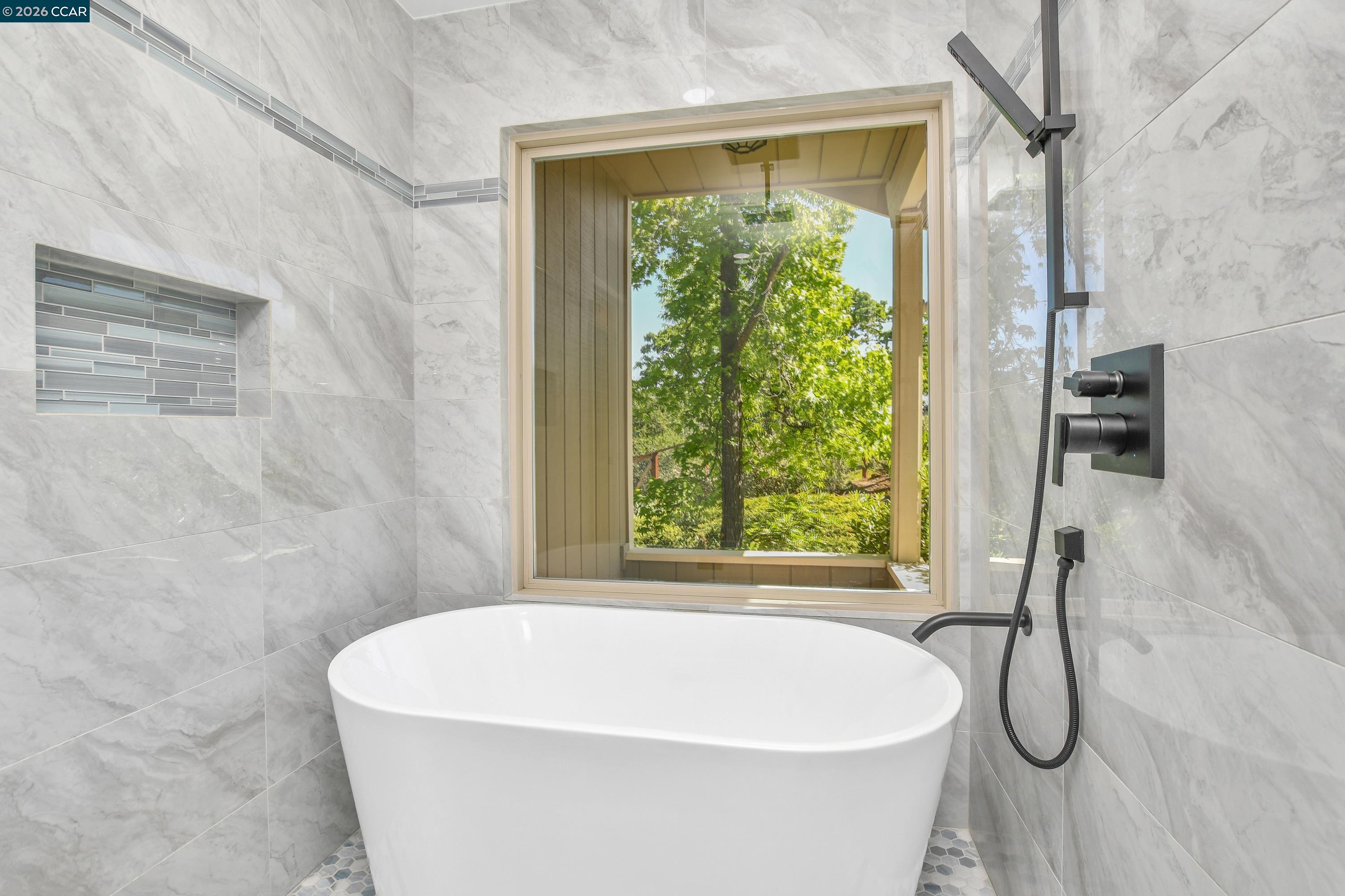 Detail Gallery Image 25 of 59 For 975 Calle Verde, Martinez,  CA 94553 - 4 Beds | 2/1 Baths