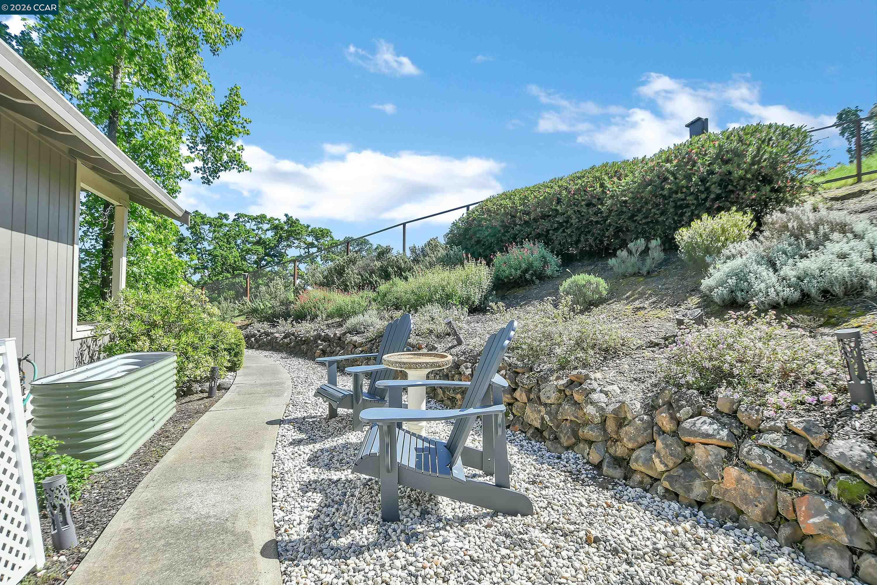 Detail Gallery Image 5 of 59 For 975 Calle Verde, Martinez,  CA 94553 - 4 Beds | 2/1 Baths