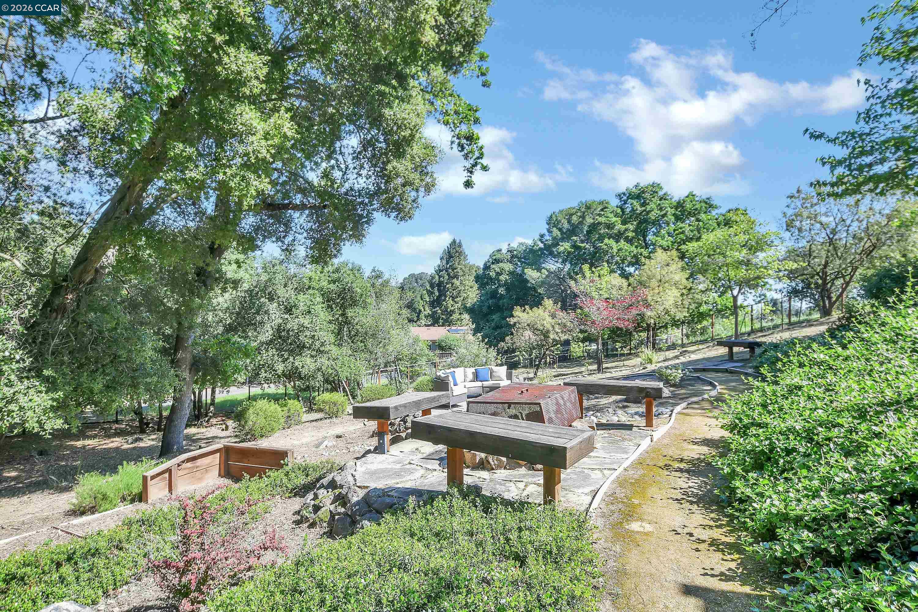 Detail Gallery Image 43 of 59 For 975 Calle Verde, Martinez,  CA 94553 - 4 Beds | 2/1 Baths