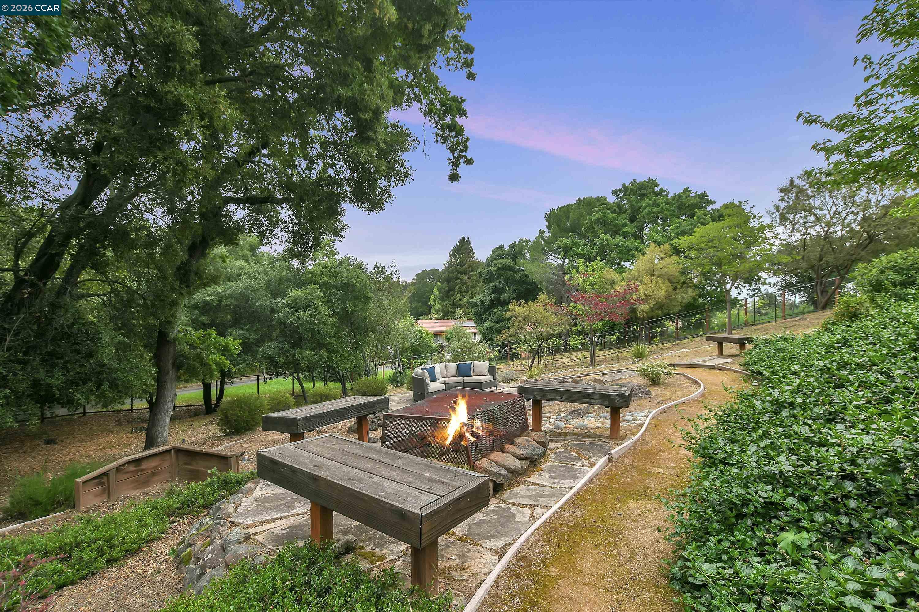 Detail Gallery Image 44 of 59 For 975 Calle Verde, Martinez,  CA 94553 - 4 Beds | 2/1 Baths