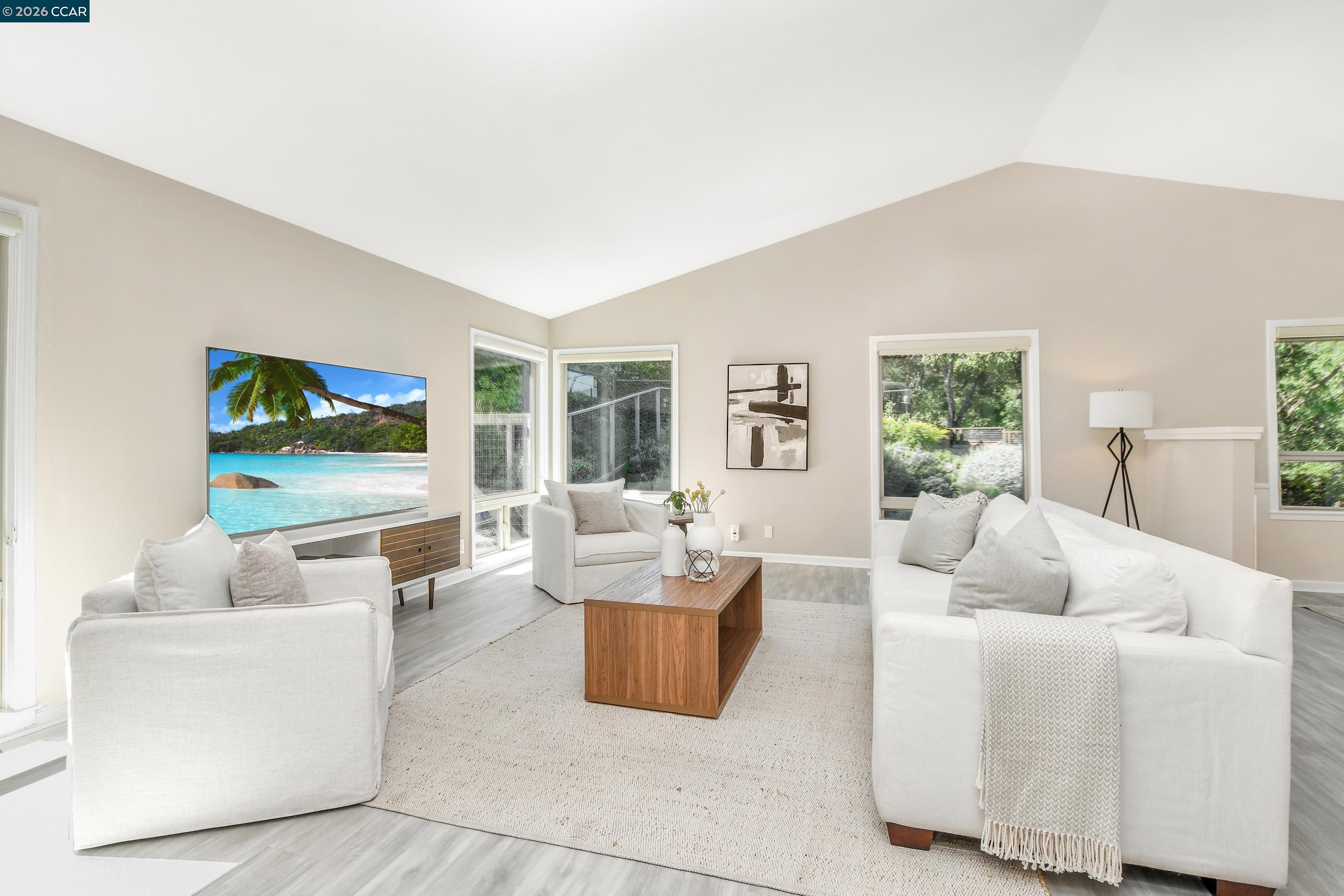 Detail Gallery Image 8 of 59 For 975 Calle Verde, Martinez,  CA 94553 - 4 Beds | 2/1 Baths