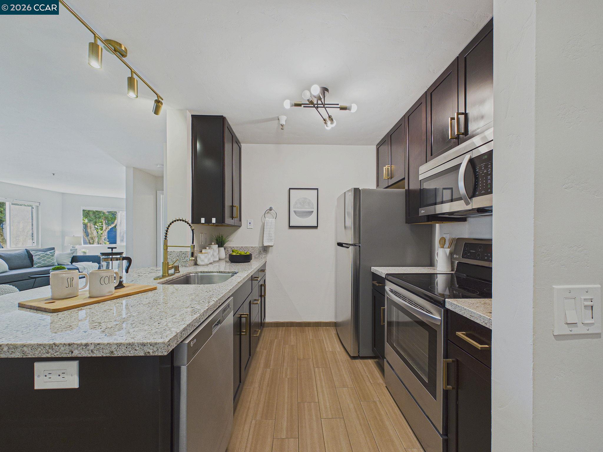 Photo #8: 41129793 Listing: Photo #8