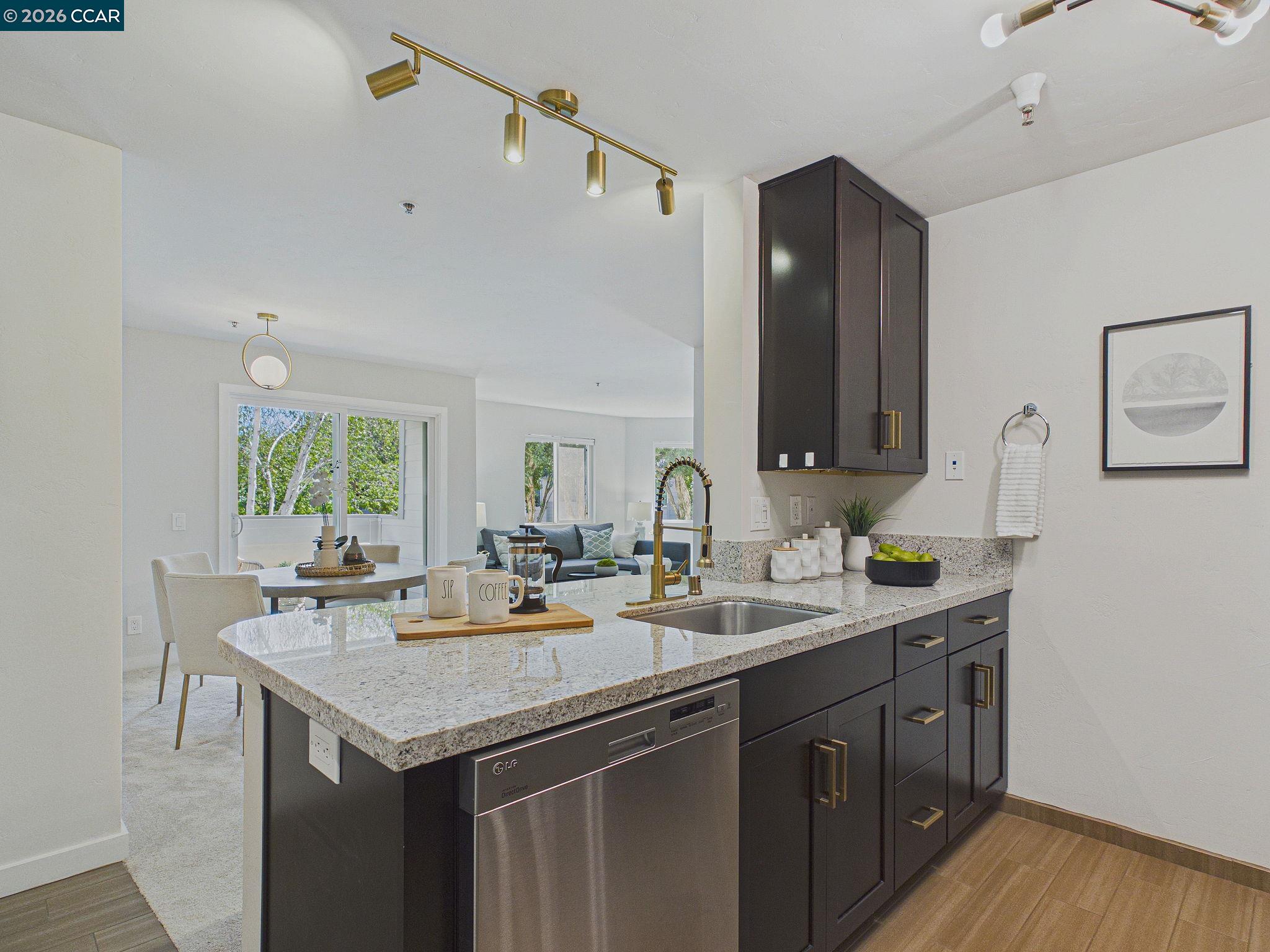 Photo #9: 41129793 Listing: Photo #9