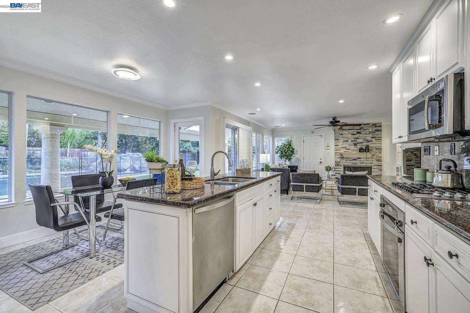 Detail Gallery Image 13 of 57 For 796 Posada Way, Fremont,  CA 94536 - 4 Beds | 3 Baths