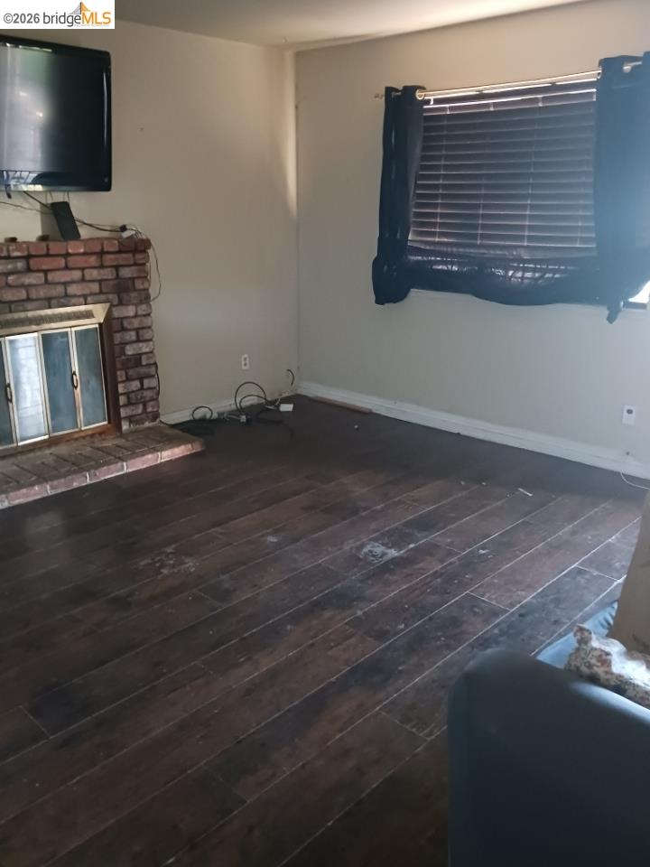 Detail Gallery Image 3 of 4 For 733 La Mesa Ct, Manteca,  CA 95336 - 3 Beds | 2 Baths