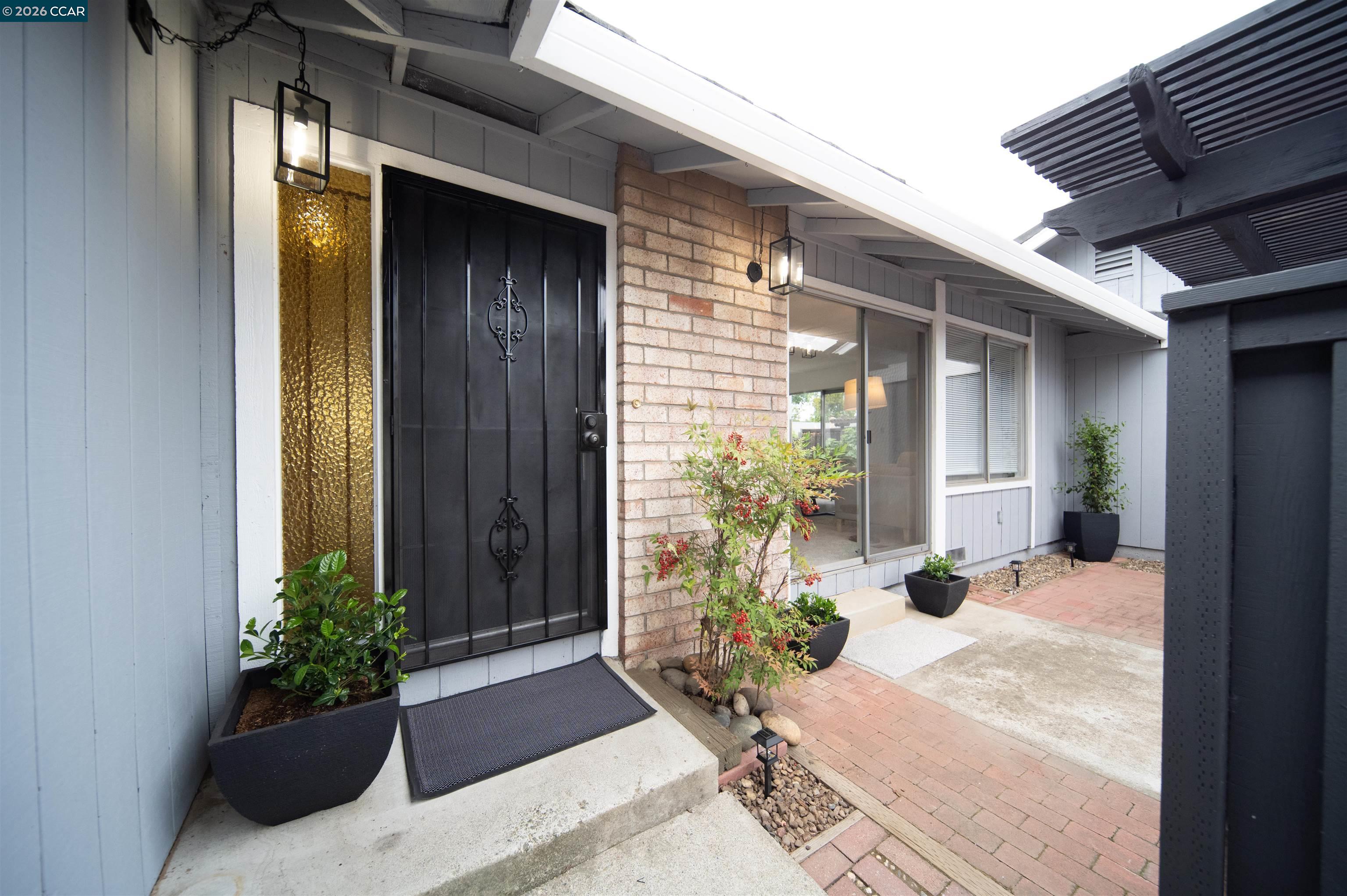 Detail Gallery Image 2 of 43 For 5581 Gonzalez Ct, Concord,  CA 94521 - 3 Beds | 2 Baths