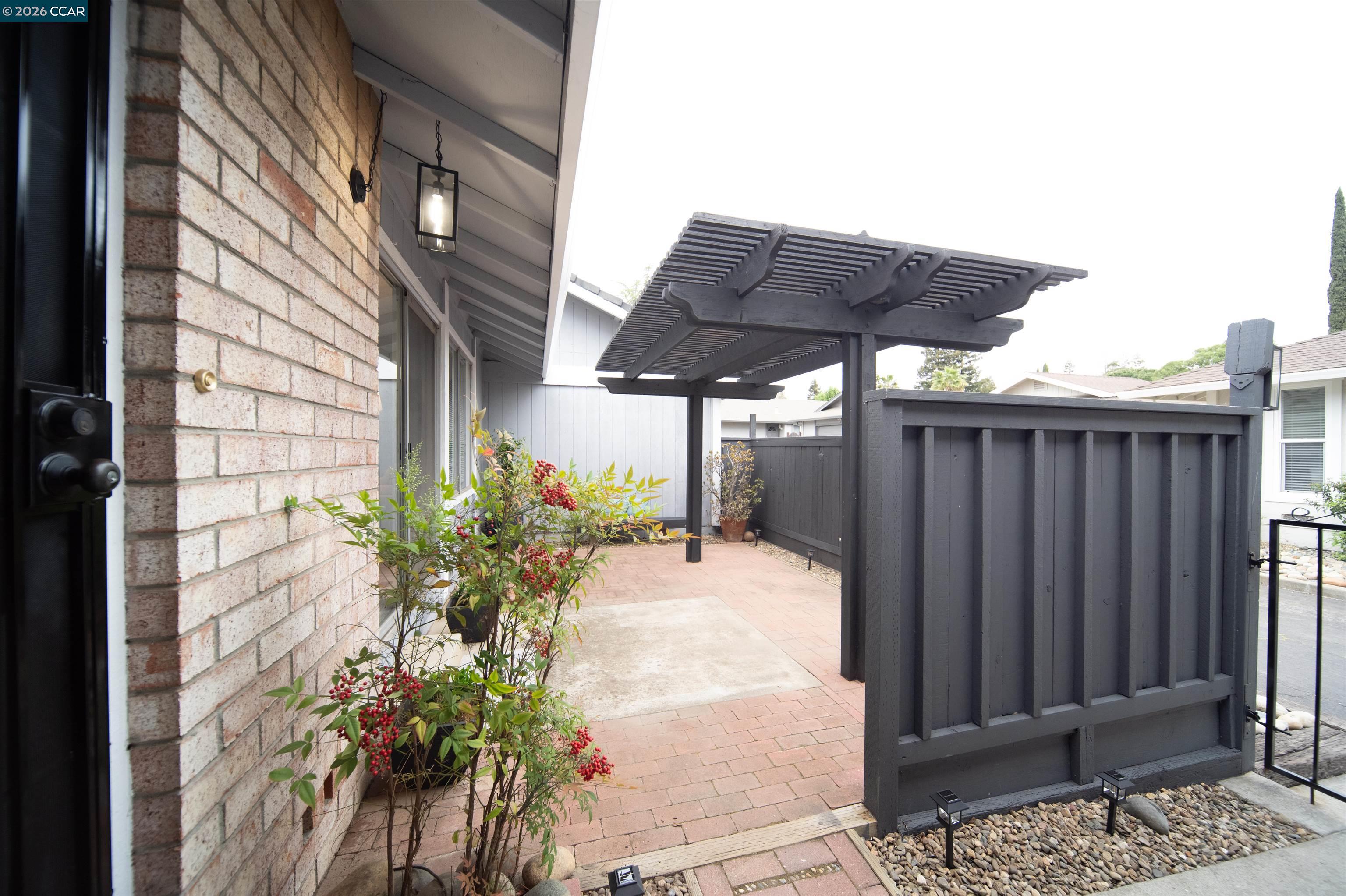 Detail Gallery Image 3 of 43 For 5581 Gonzalez Ct, Concord,  CA 94521 - 3 Beds | 2 Baths