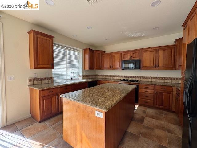 Detail Gallery Image 4 of 30 For 4053 Galenez Way, Antioch,  CA 94531 - 5 Beds | 2/1 Baths