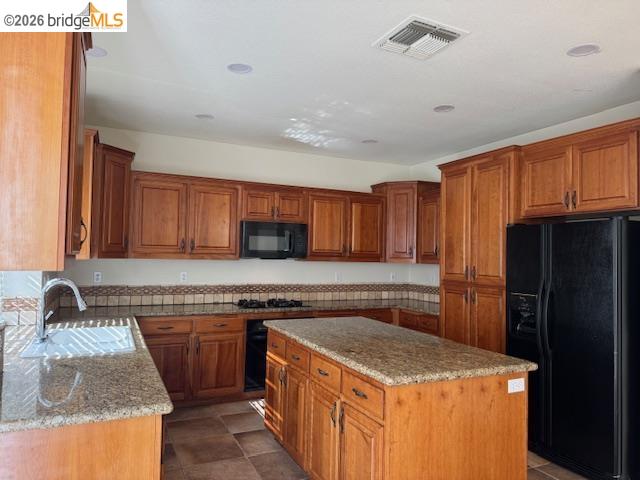 Detail Gallery Image 6 of 30 For 4053 Galenez Way, Antioch,  CA 94531 - 5 Beds | 2/1 Baths