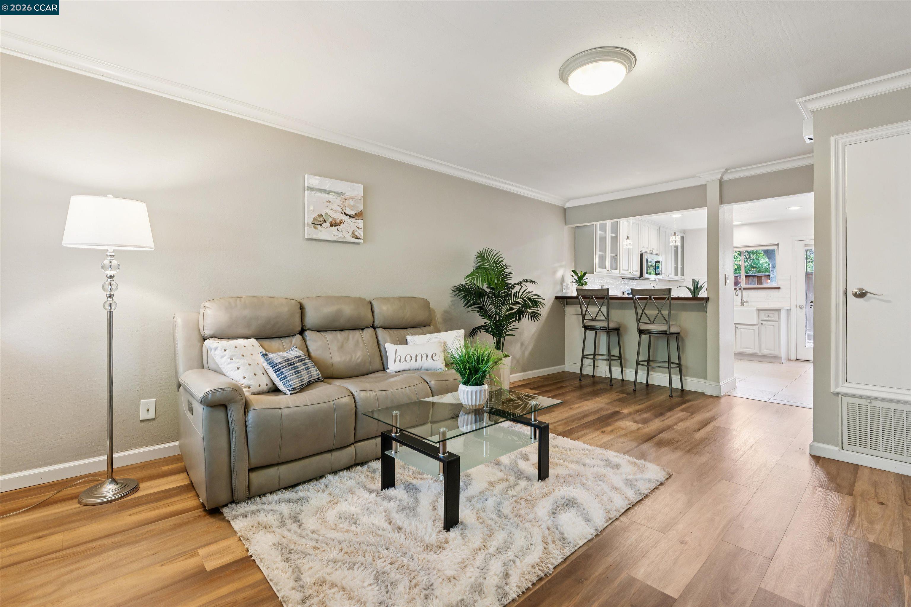 Photo #3: 41129814 Listing: Photo #3