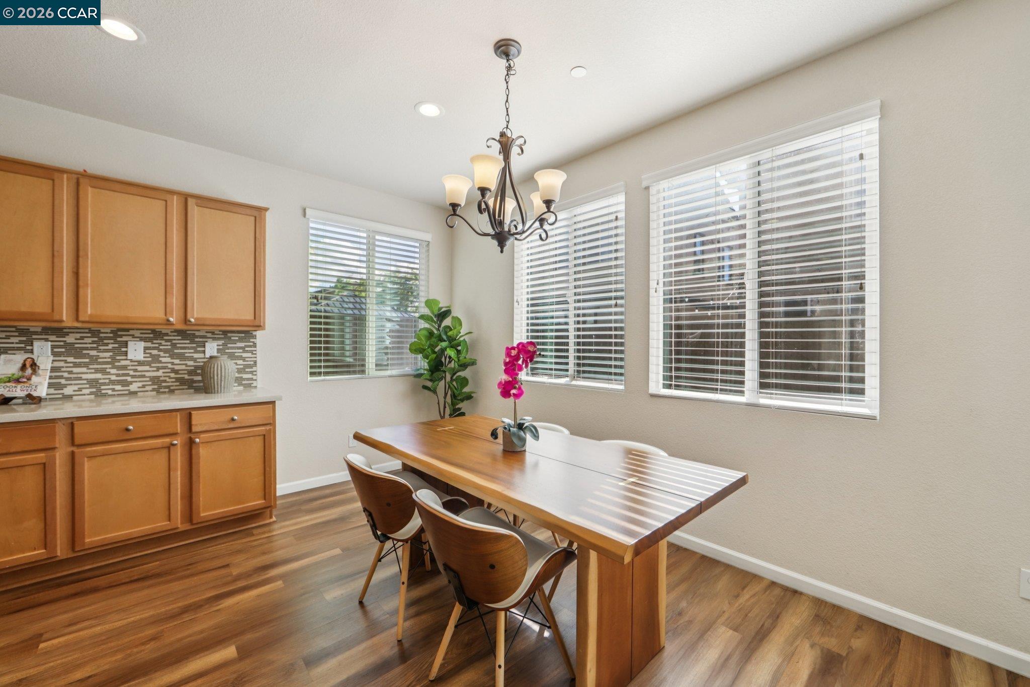 Detail Gallery Image 8 of 38 For 251 Coolcrest Dr, Oakley,  CA 94561 - 4 Beds | 2/1 Baths