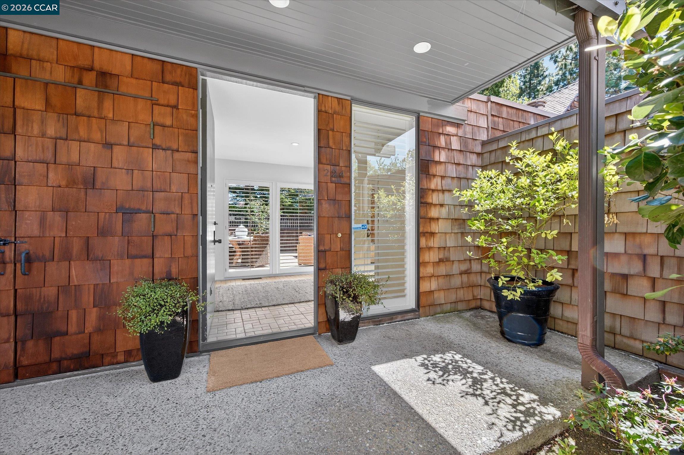 Detail Gallery Image 2 of 36 For 224 the Knoll, Orinda,  CA 94563 - 3 Beds | 2/1 Baths