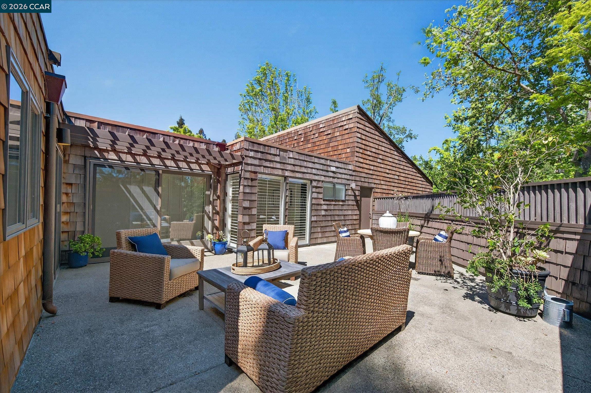 Detail Gallery Image 11 of 36 For 224 the Knoll, Orinda,  CA 94563 - 3 Beds | 2/1 Baths