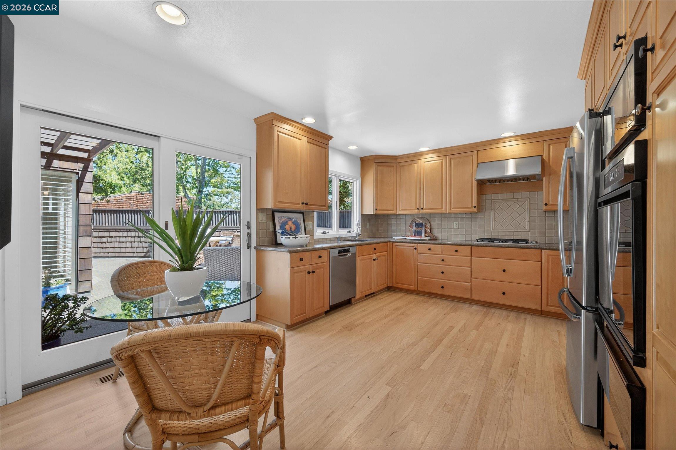 Detail Gallery Image 12 of 36 For 224 the Knoll, Orinda,  CA 94563 - 3 Beds | 2/1 Baths