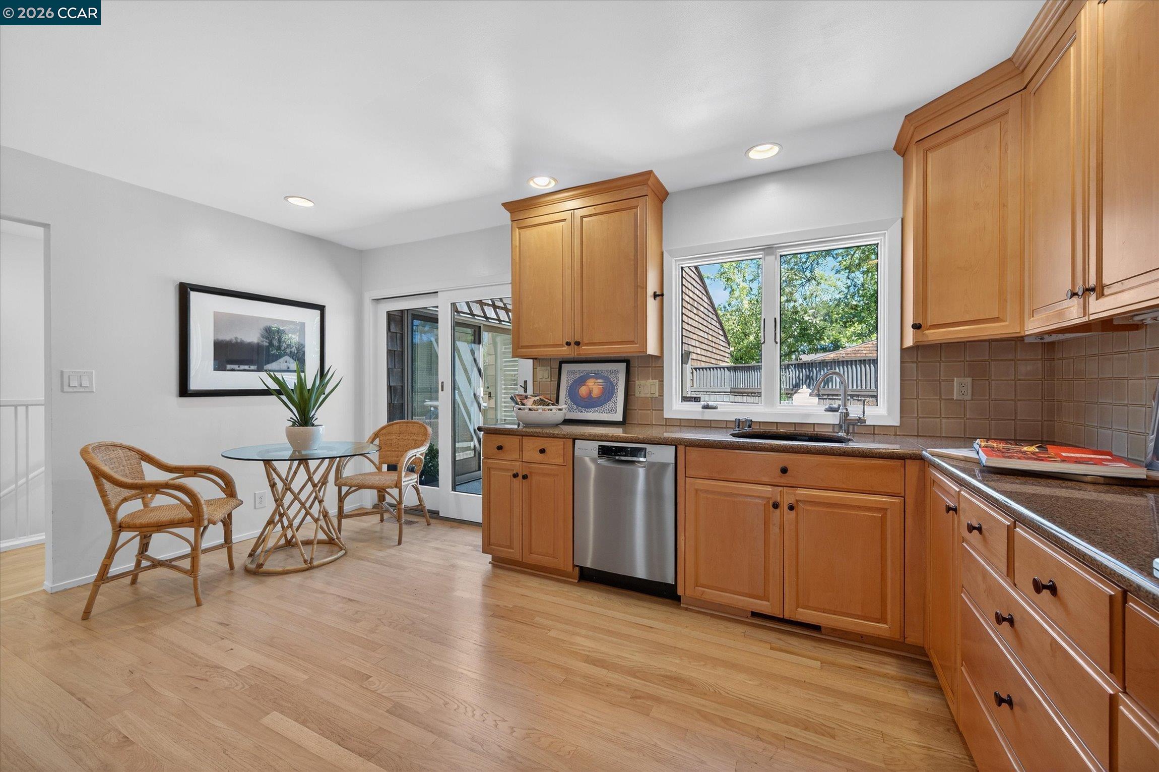 Detail Gallery Image 13 of 36 For 224 the Knoll, Orinda,  CA 94563 - 3 Beds | 2/1 Baths