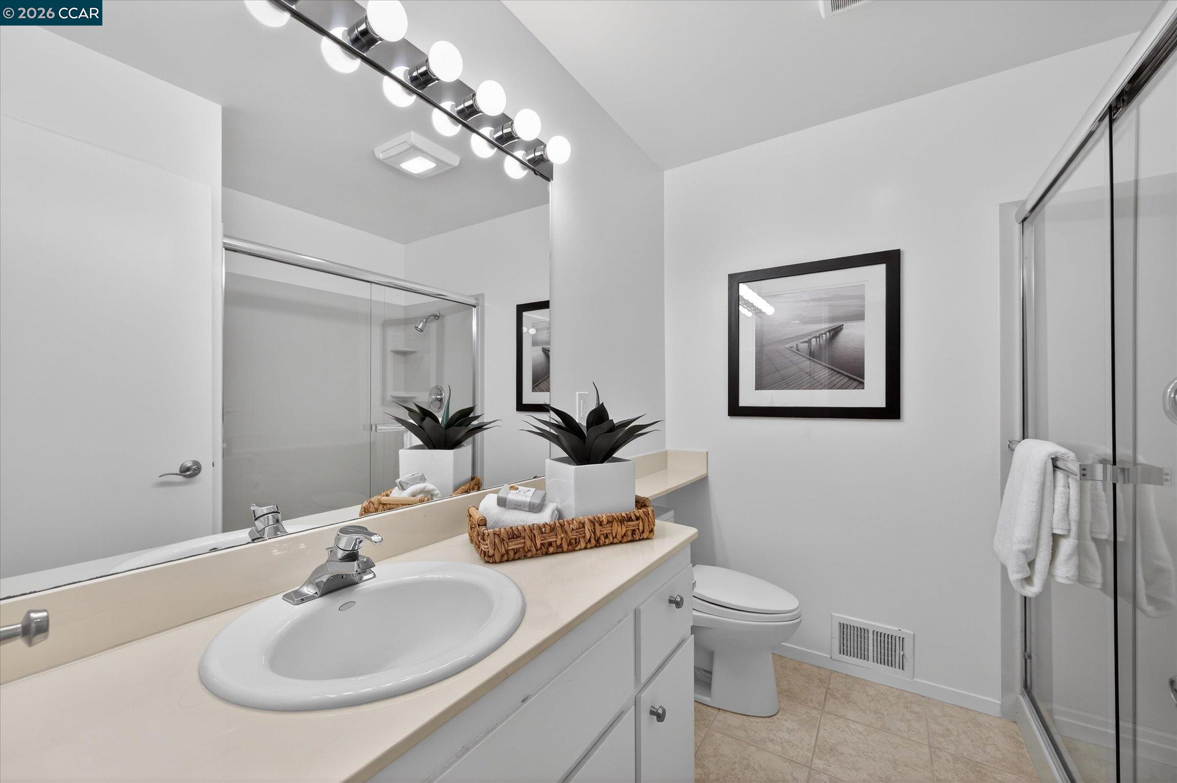 Detail Gallery Image 23 of 36 For 224 the Knoll, Orinda,  CA 94563 - 3 Beds | 2/1 Baths